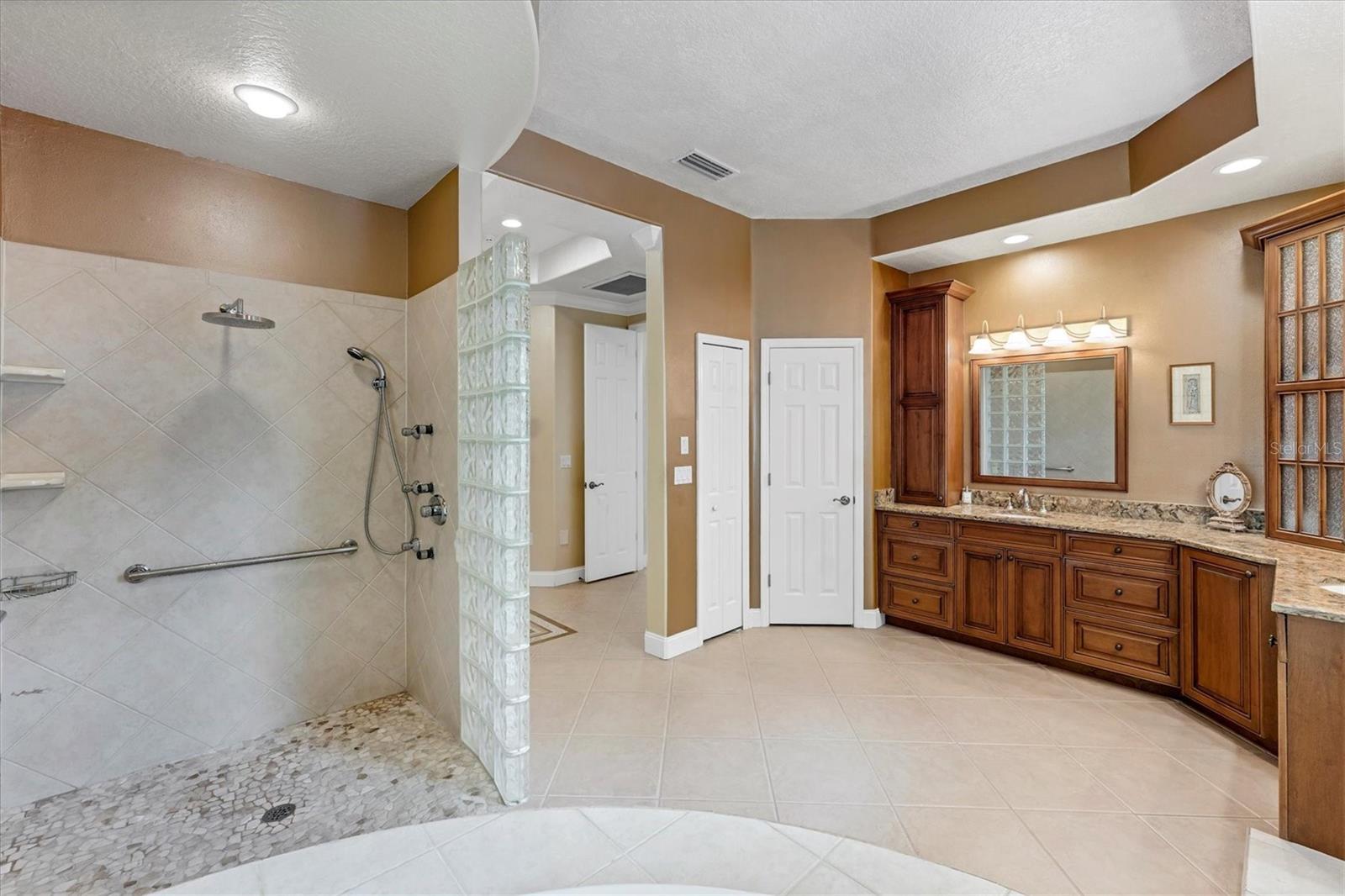 UNIVERSITY PARK COUNTRY CLUB - Residential