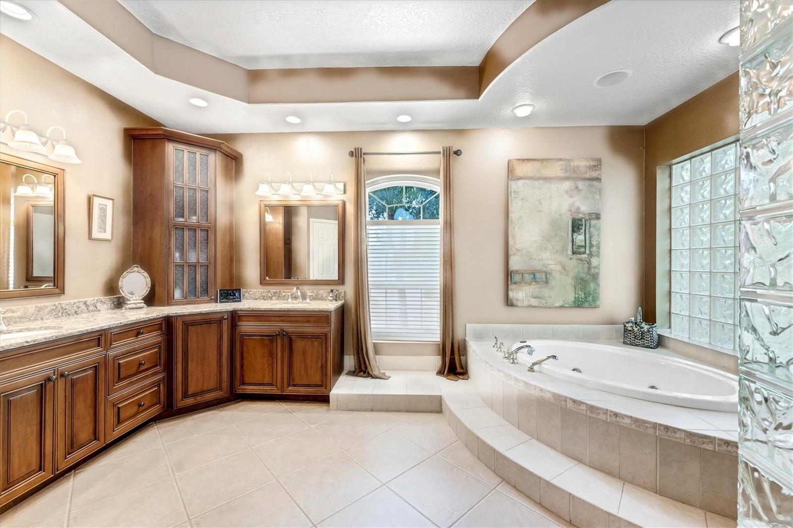 UNIVERSITY PARK COUNTRY CLUB - Residential