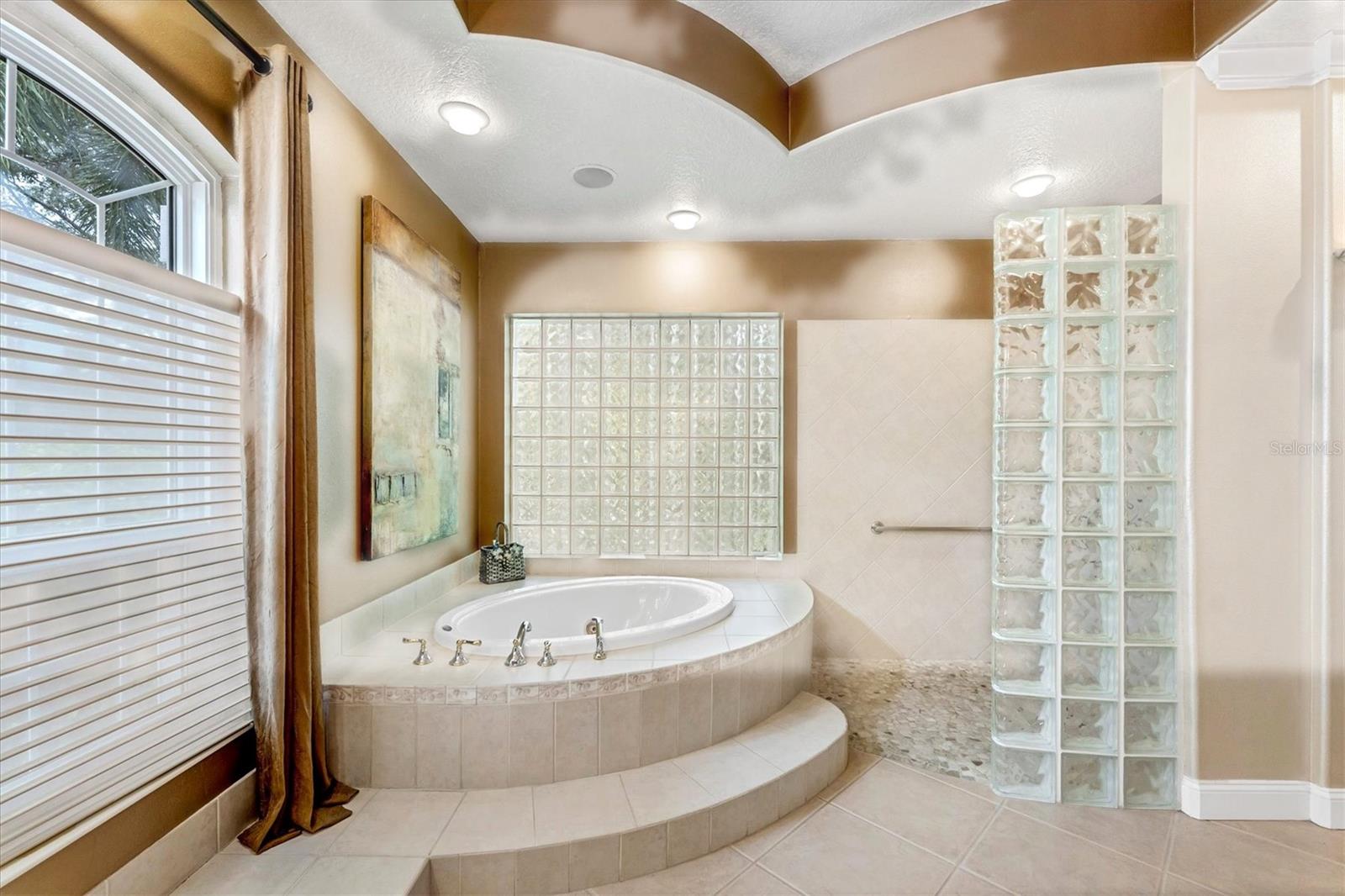 UNIVERSITY PARK COUNTRY CLUB - Residential