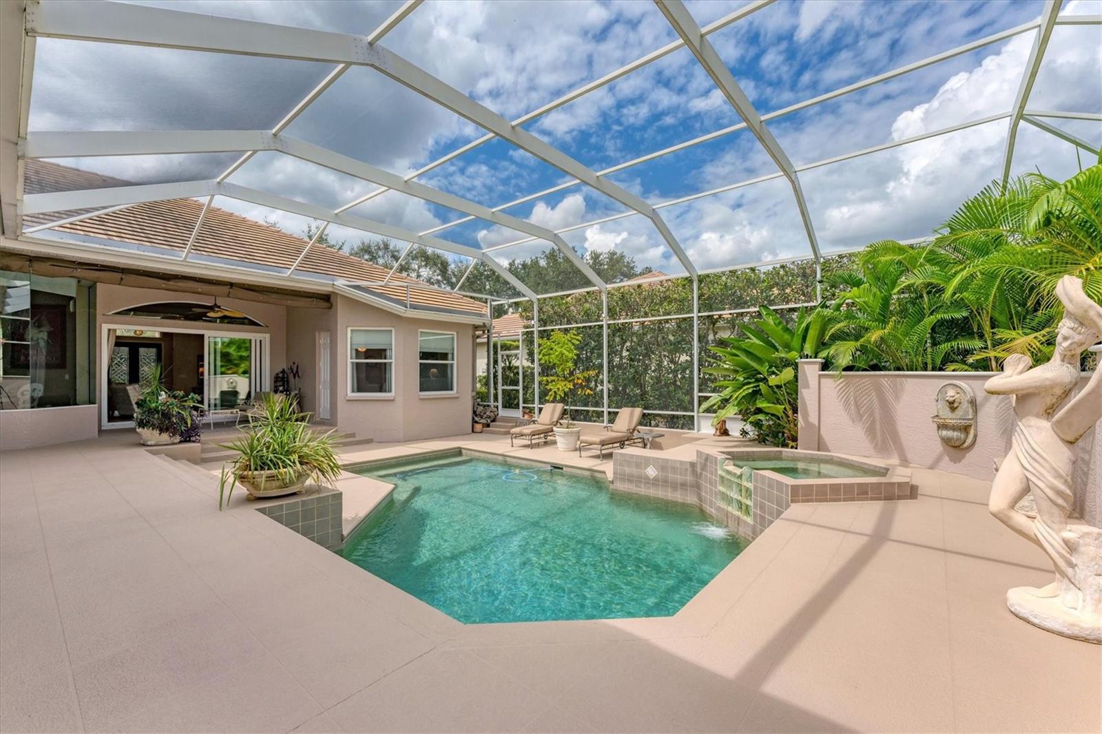 UNIVERSITY PARK COUNTRY CLUB - Residential