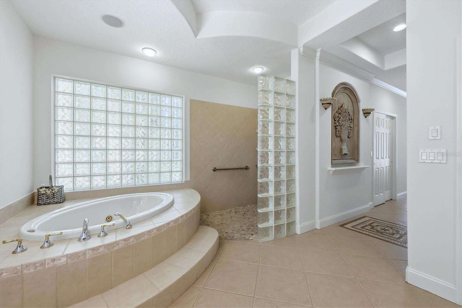 UNIVERSITY PARK COUNTRY CLUB - Residential