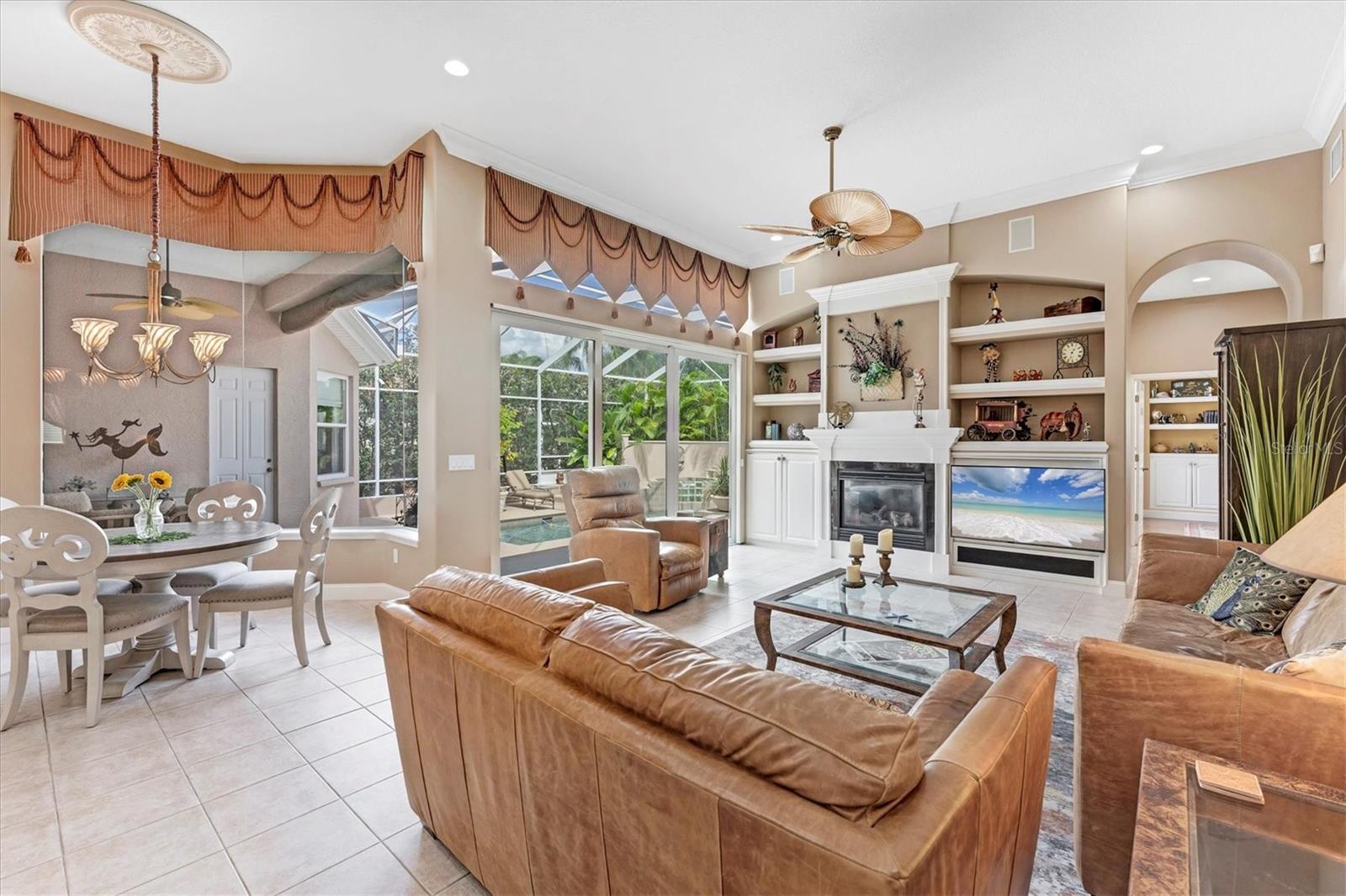 UNIVERSITY PARK COUNTRY CLUB - Residential