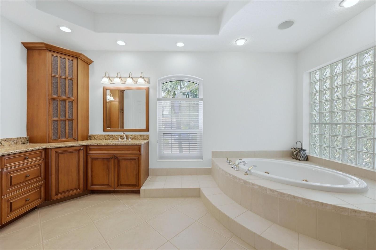 UNIVERSITY PARK COUNTRY CLUB - Residential