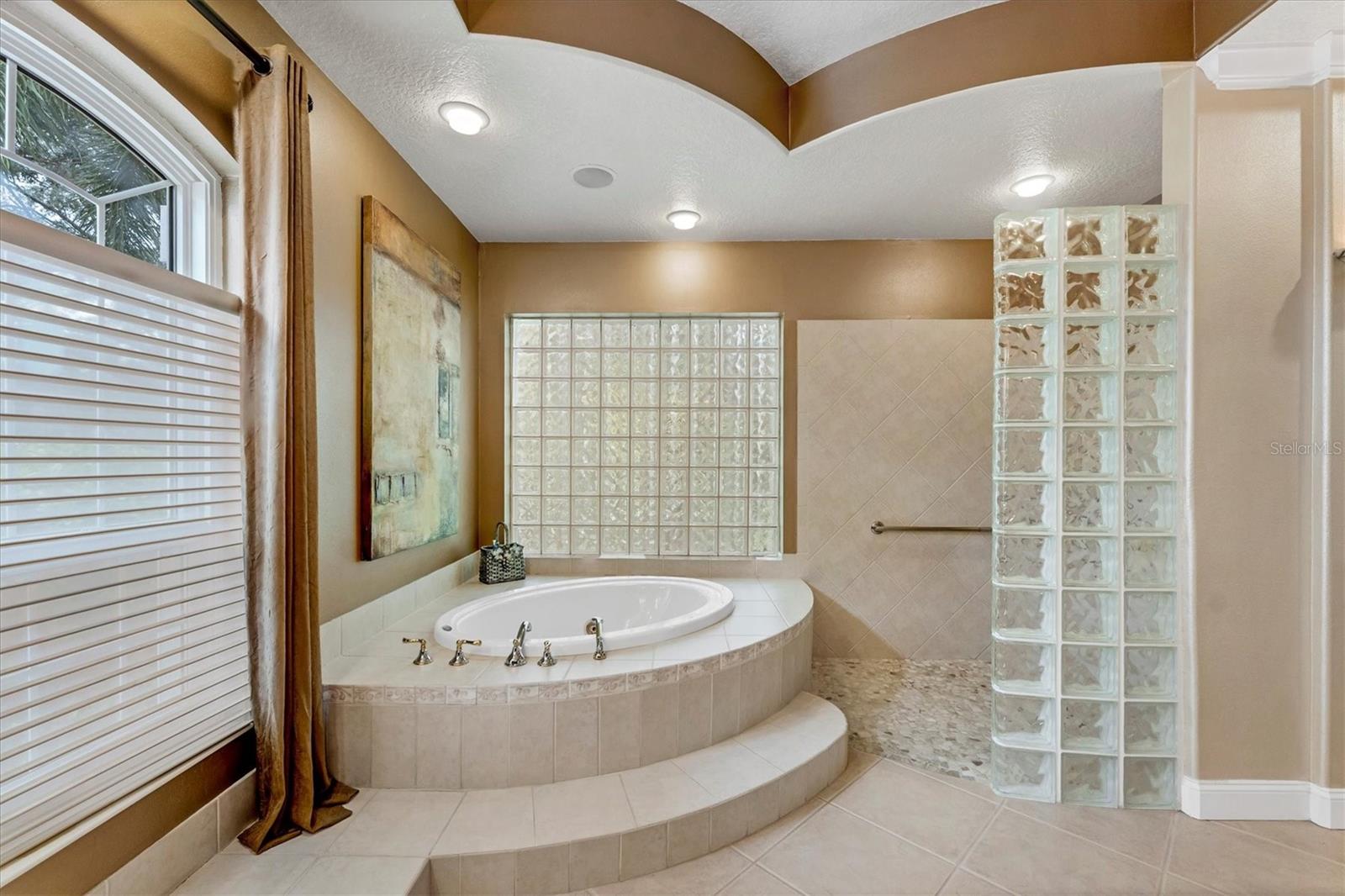 UNIVERSITY PARK COUNTRY CLUB - Residential