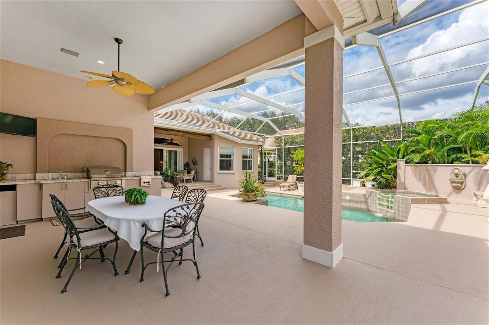 UNIVERSITY PARK COUNTRY CLUB - Residential