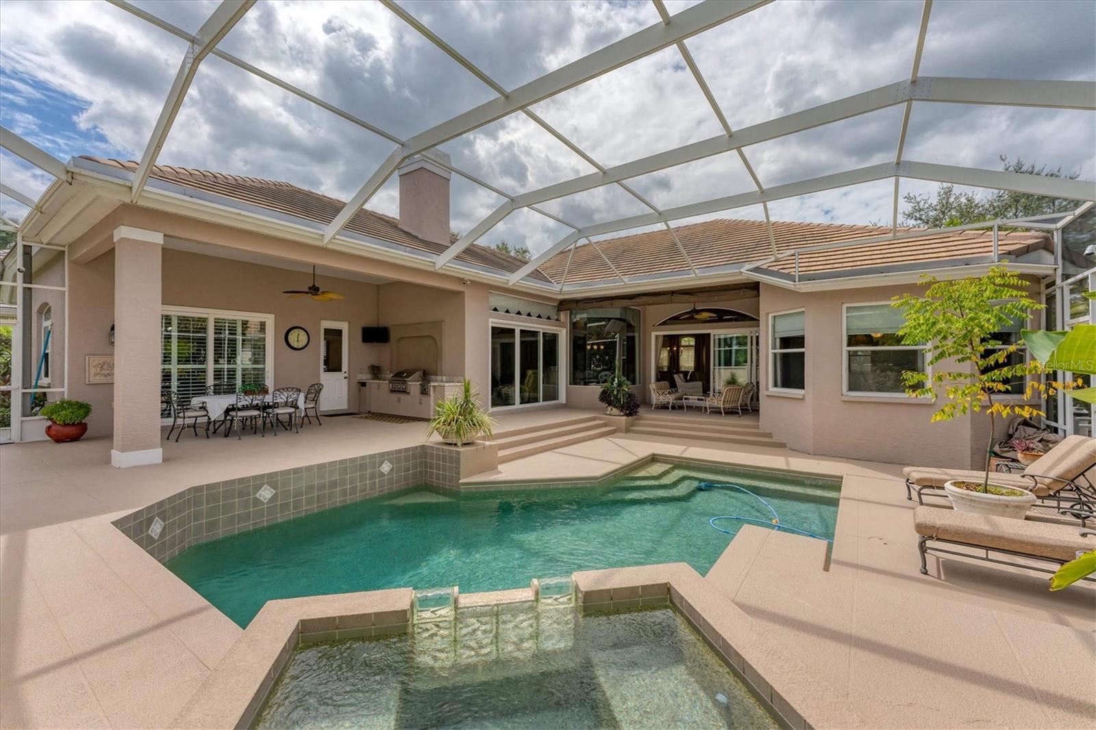 UNIVERSITY PARK COUNTRY CLUB - Residential