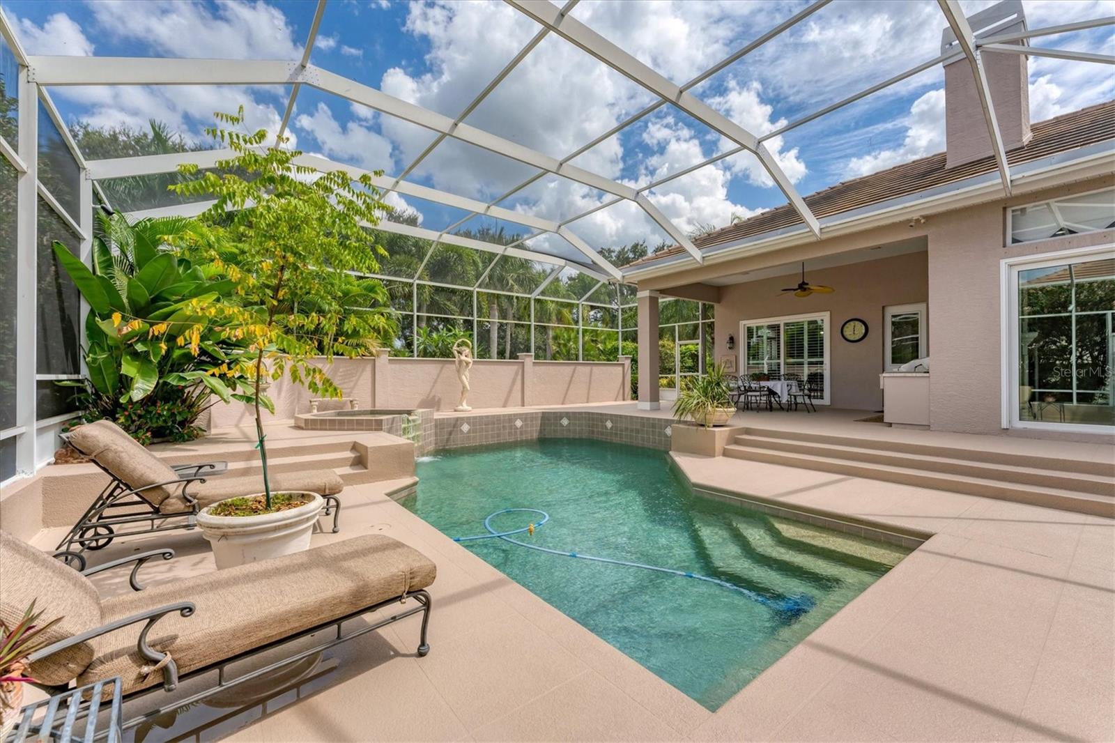 UNIVERSITY PARK COUNTRY CLUB - Residential