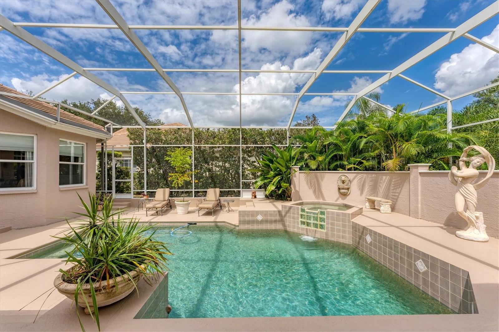 UNIVERSITY PARK COUNTRY CLUB - Residential