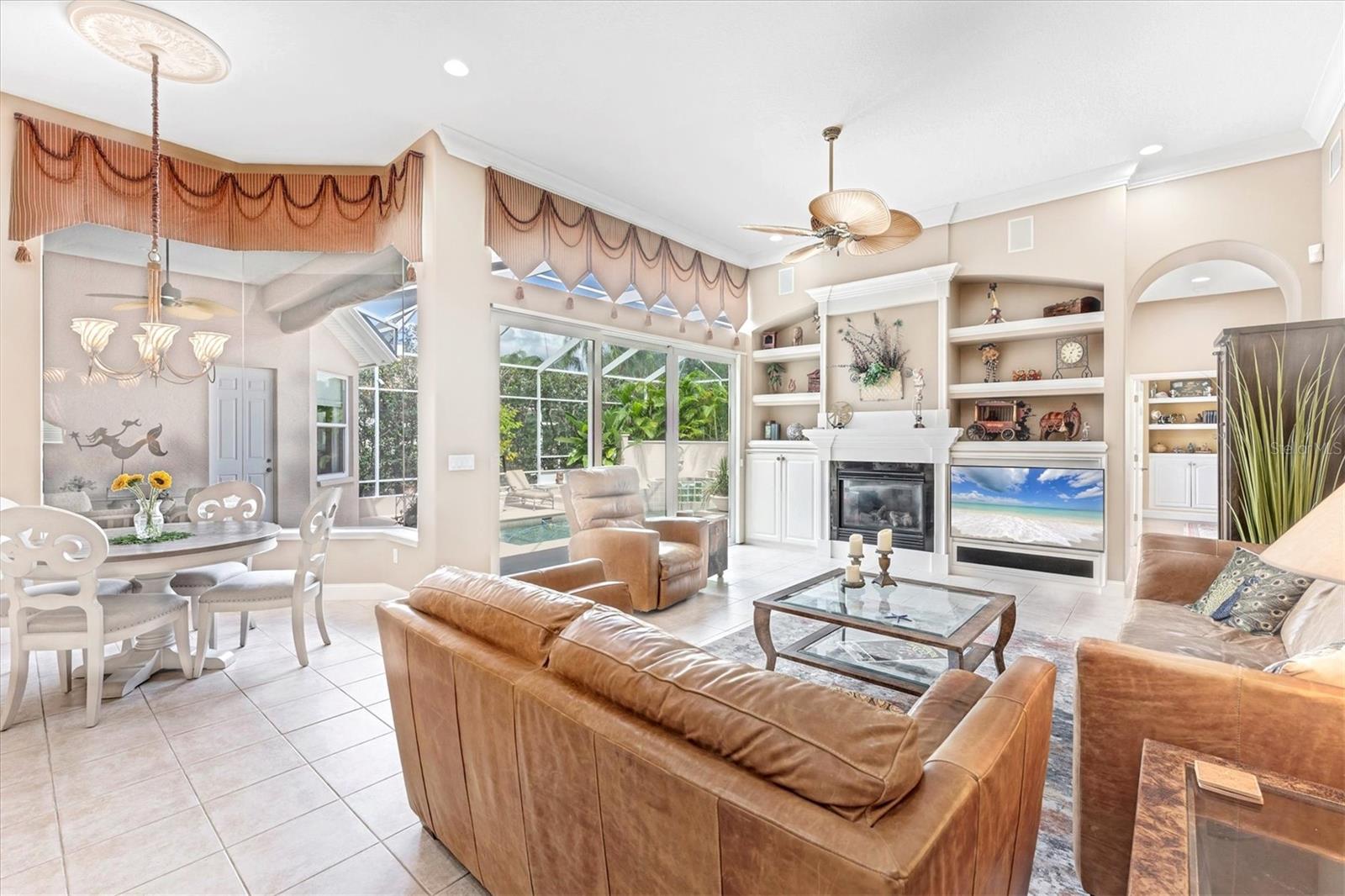 UNIVERSITY PARK COUNTRY CLUB - Residential