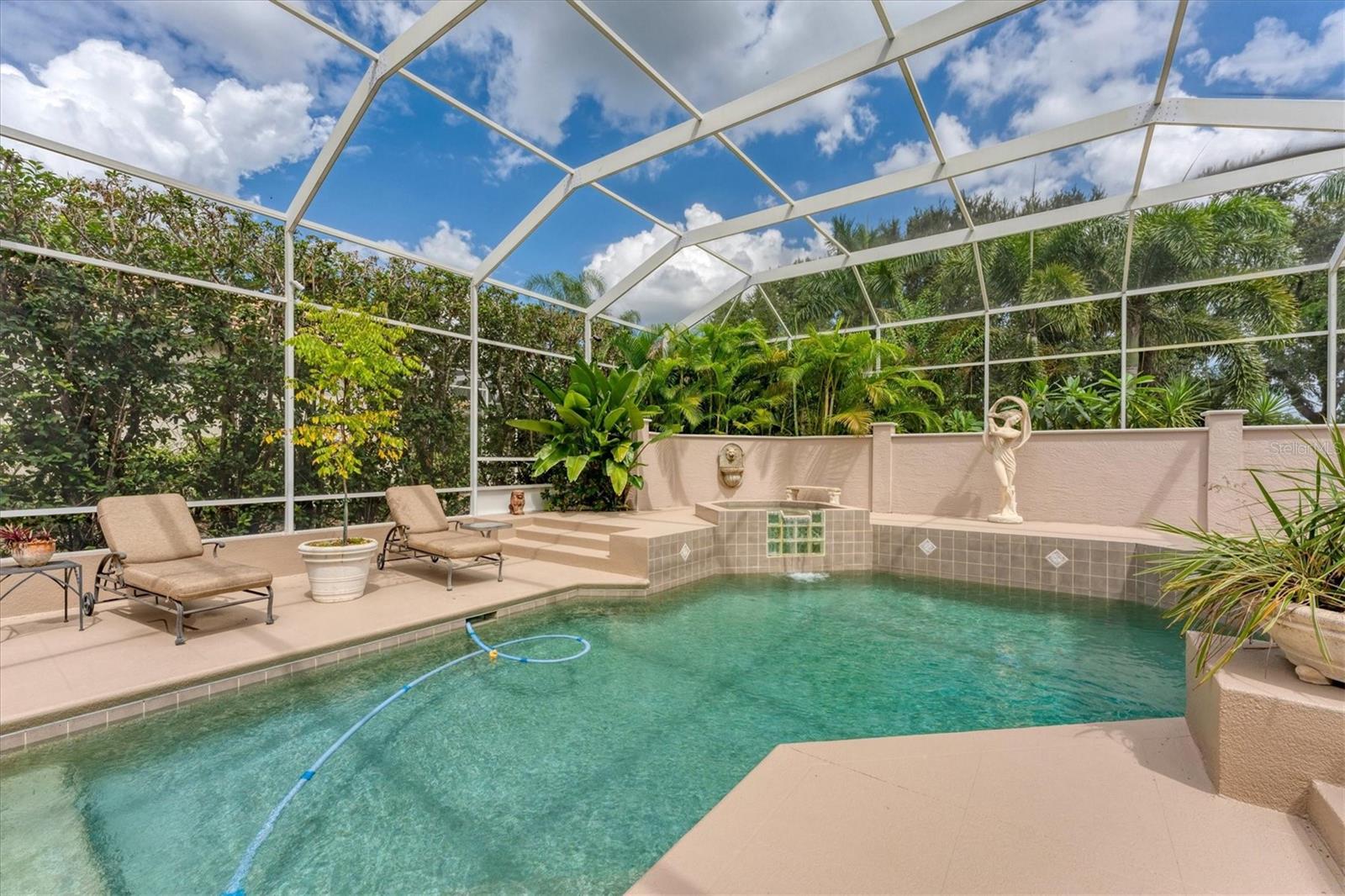 UNIVERSITY PARK COUNTRY CLUB - Residential