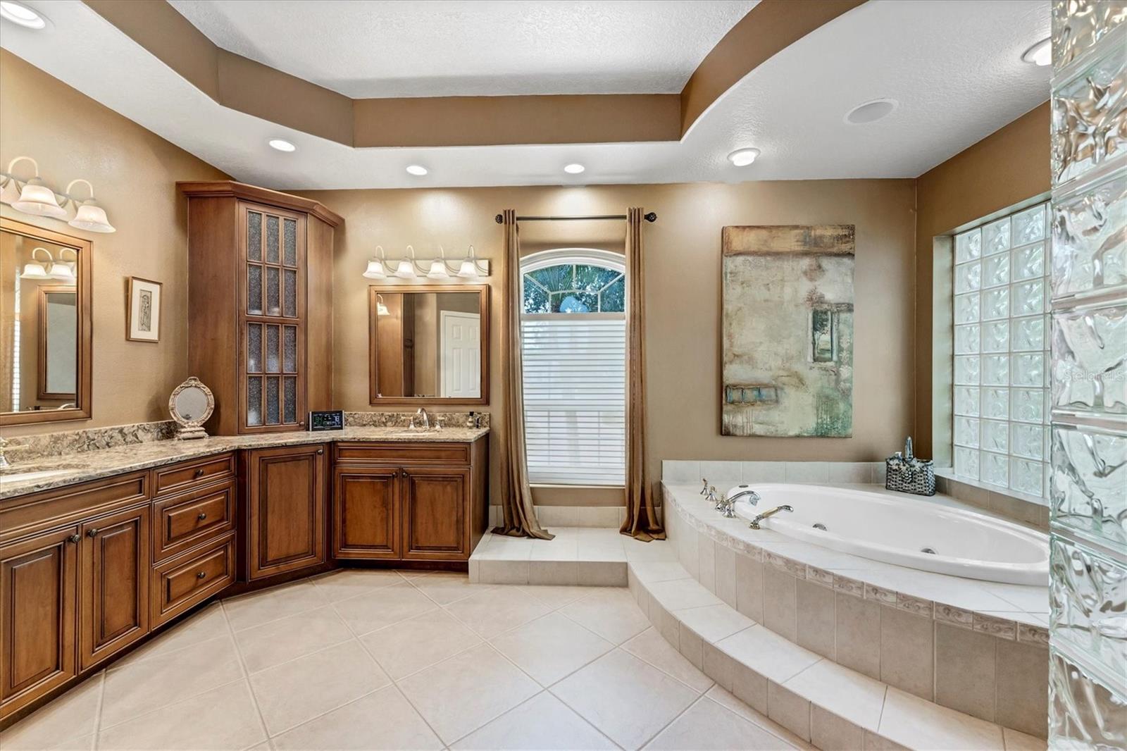 UNIVERSITY PARK COUNTRY CLUB - Residential