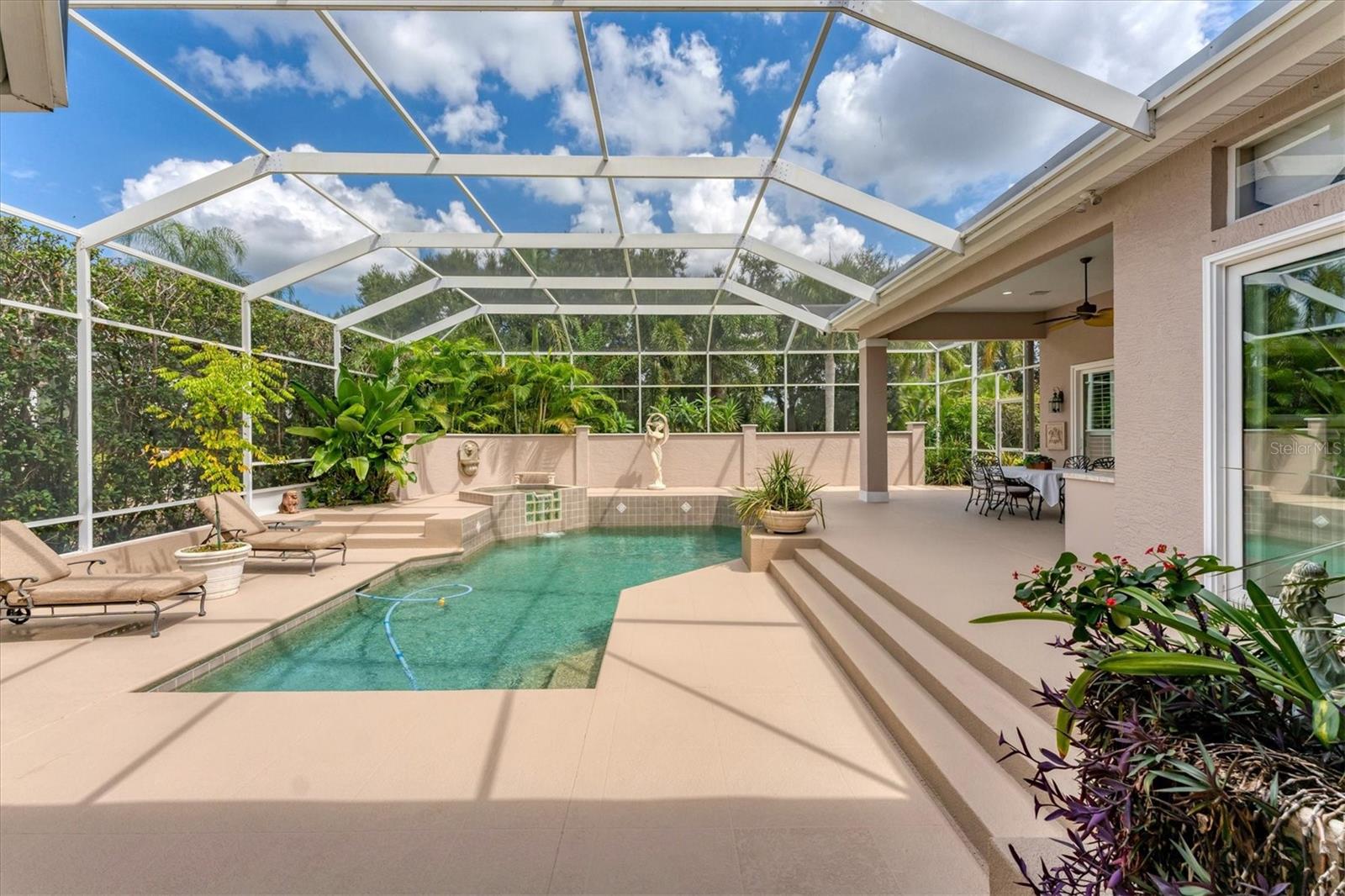 UNIVERSITY PARK COUNTRY CLUB - Residential