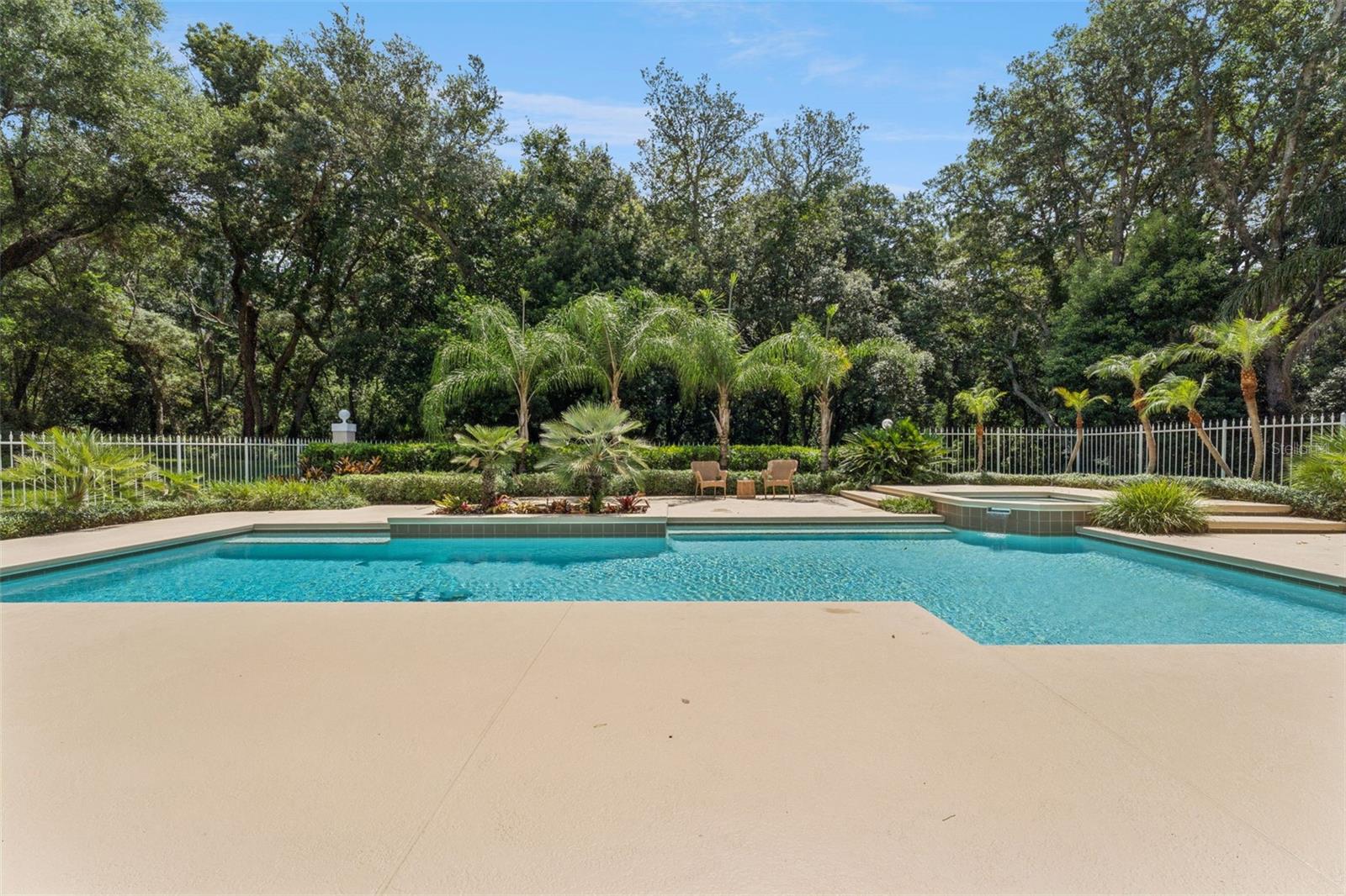 632 E CLUB CIRCLE