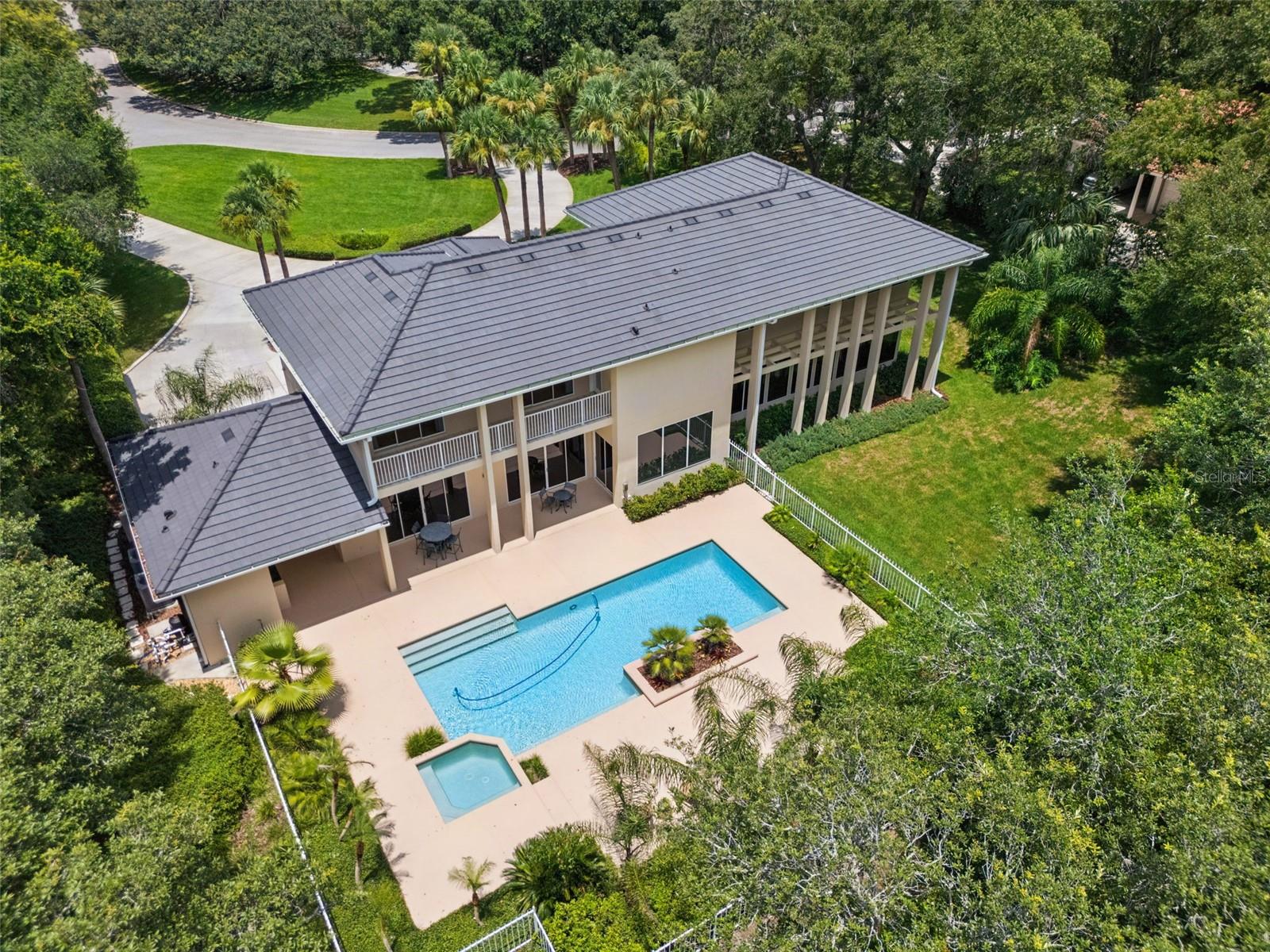632 E CLUB CIRCLE