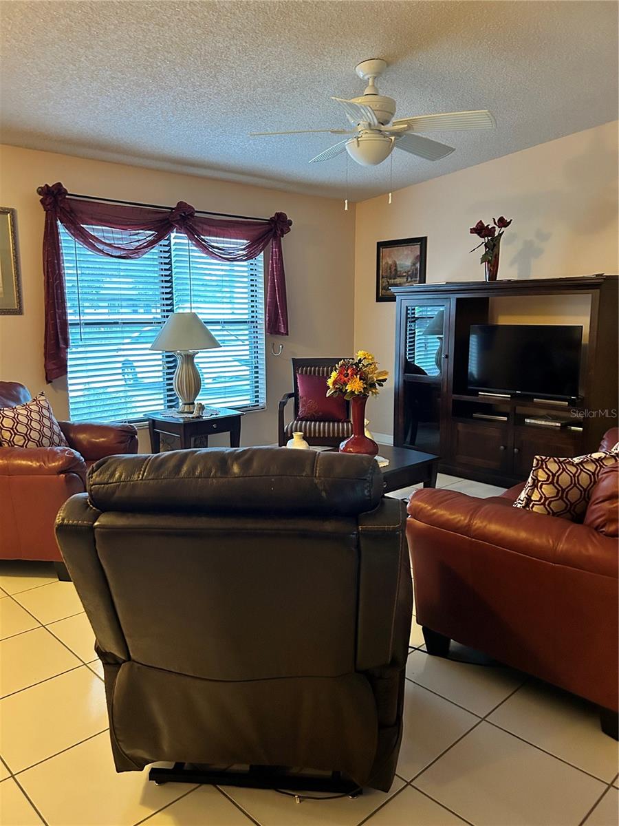 1448 E NORMANDY