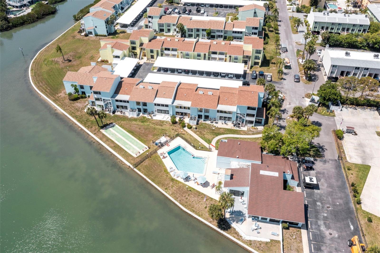 WINDRUSH COVE PH 1 CONDO - Residential