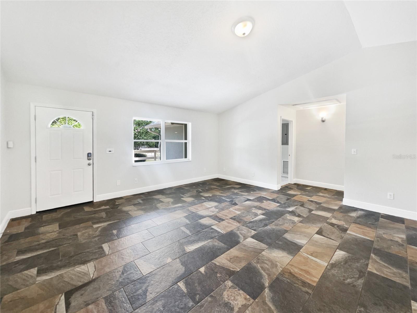 1122 ROMAR LANE