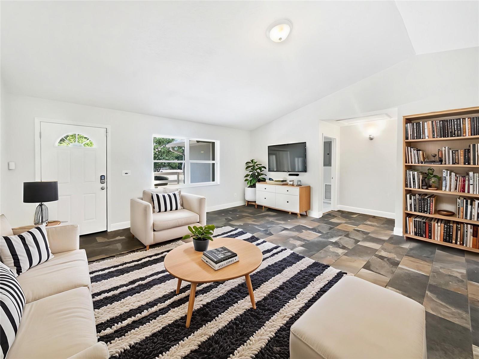 1122 ROMAR LANE