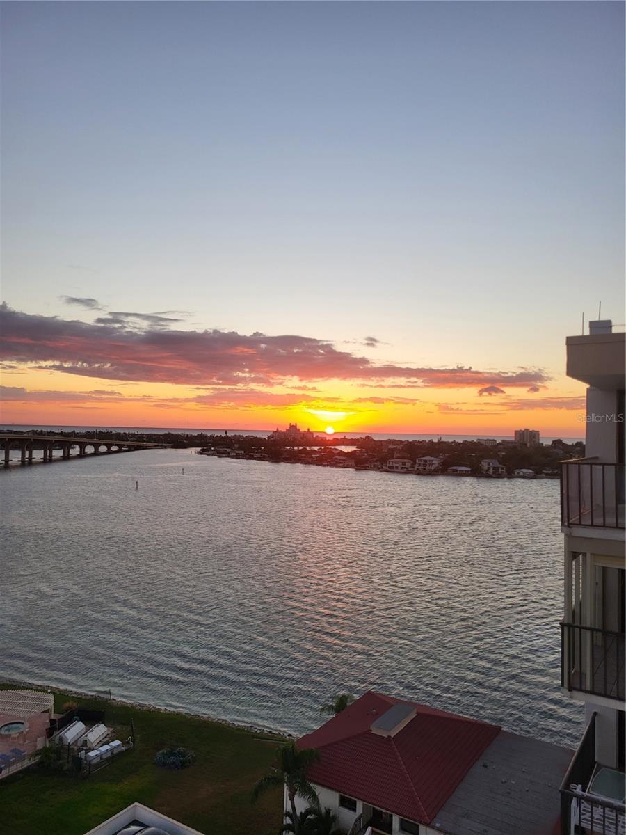 CASA DEL MAR CONDO IV - Residential