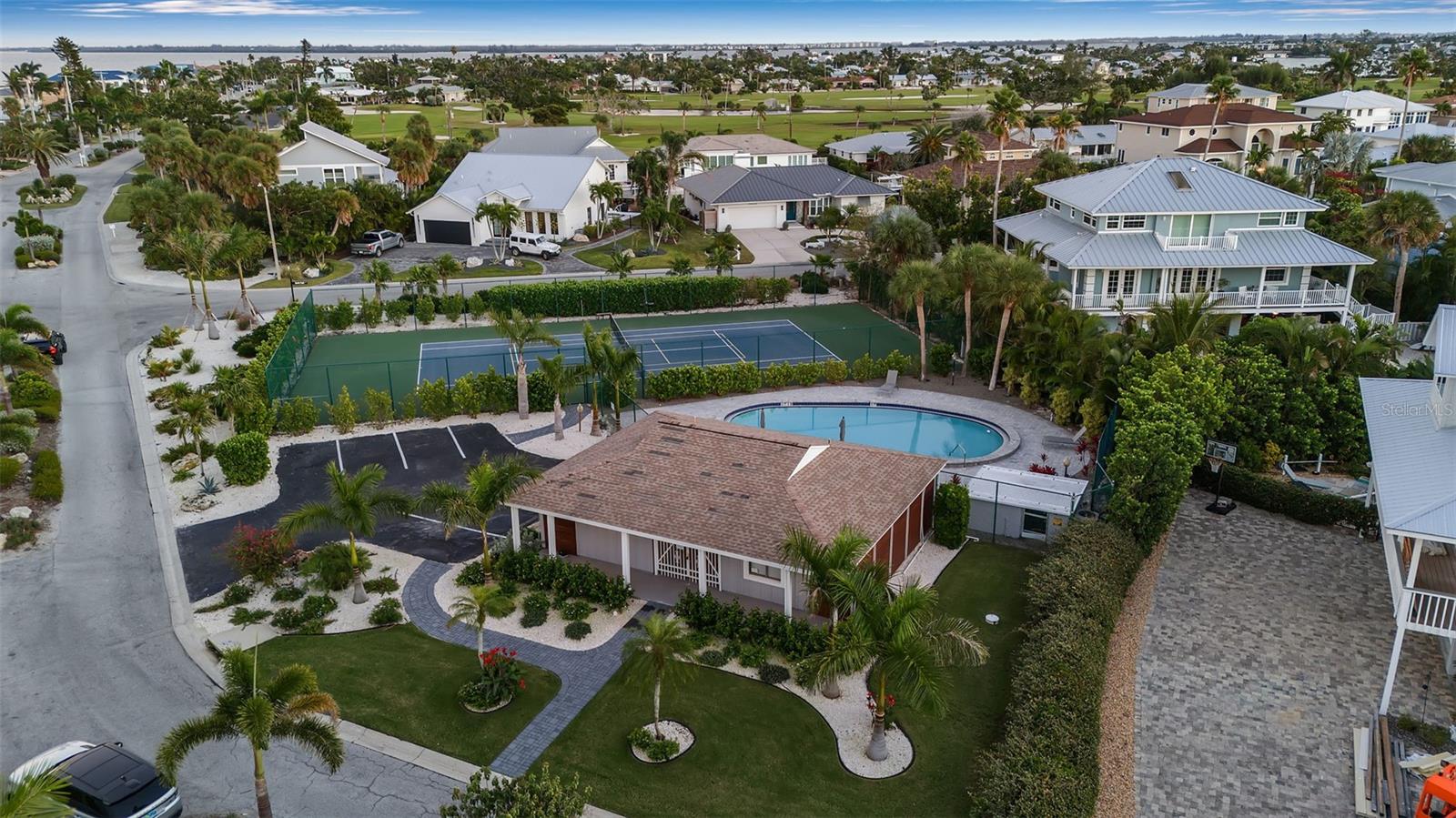 NORTH POINT HARBOUR UNIT THREE - Residential