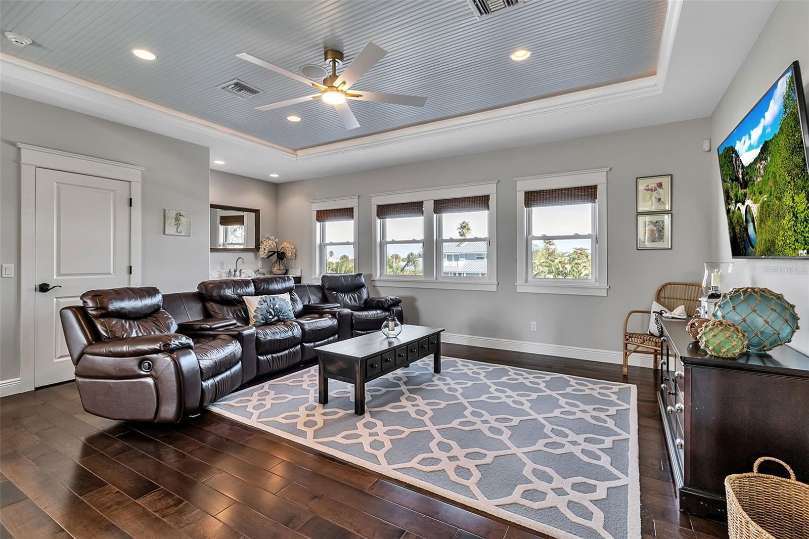 NORTH POINT HARBOUR UNIT THREE - Residential