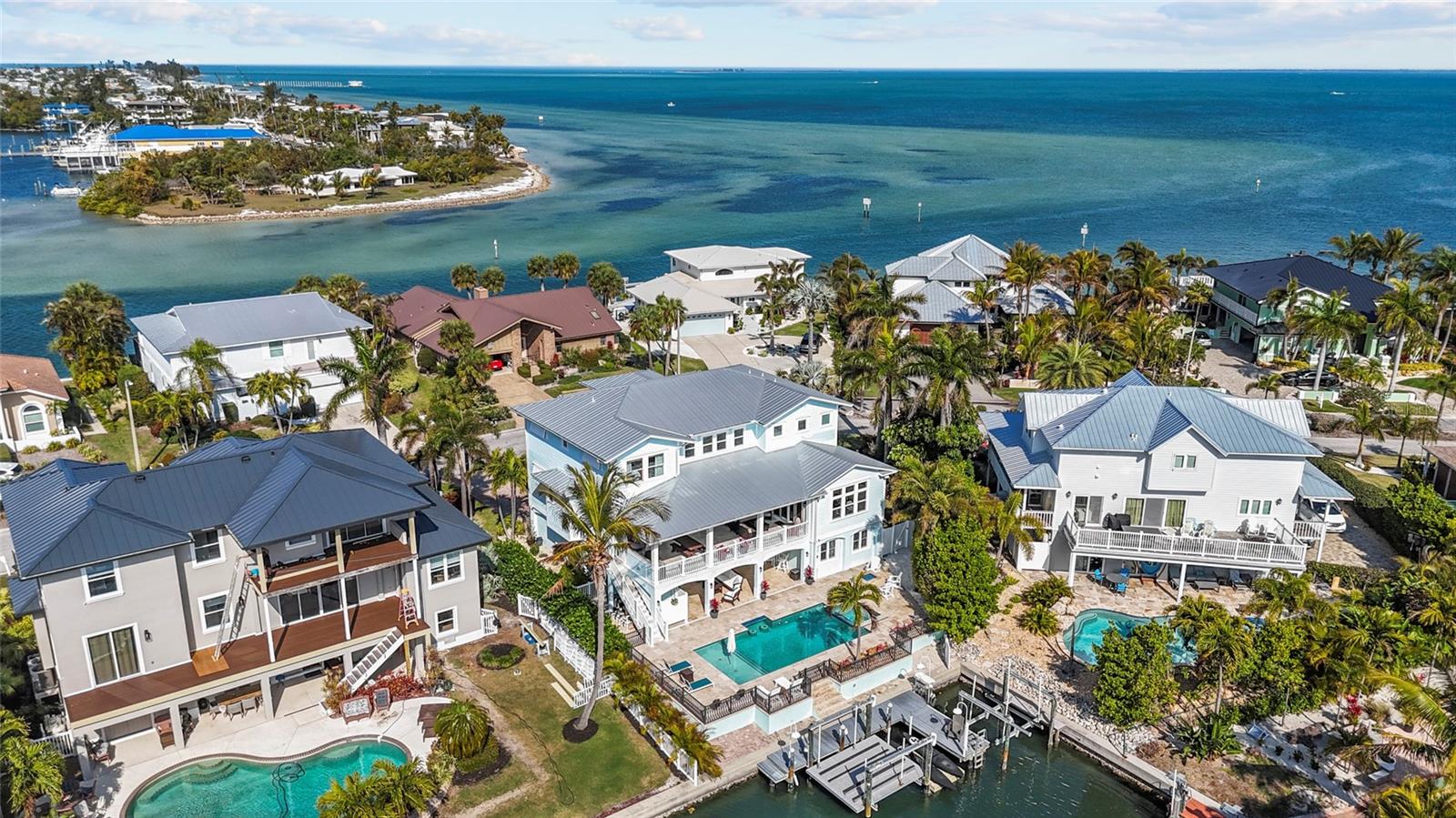 718 KEY ROYALE DRIVE