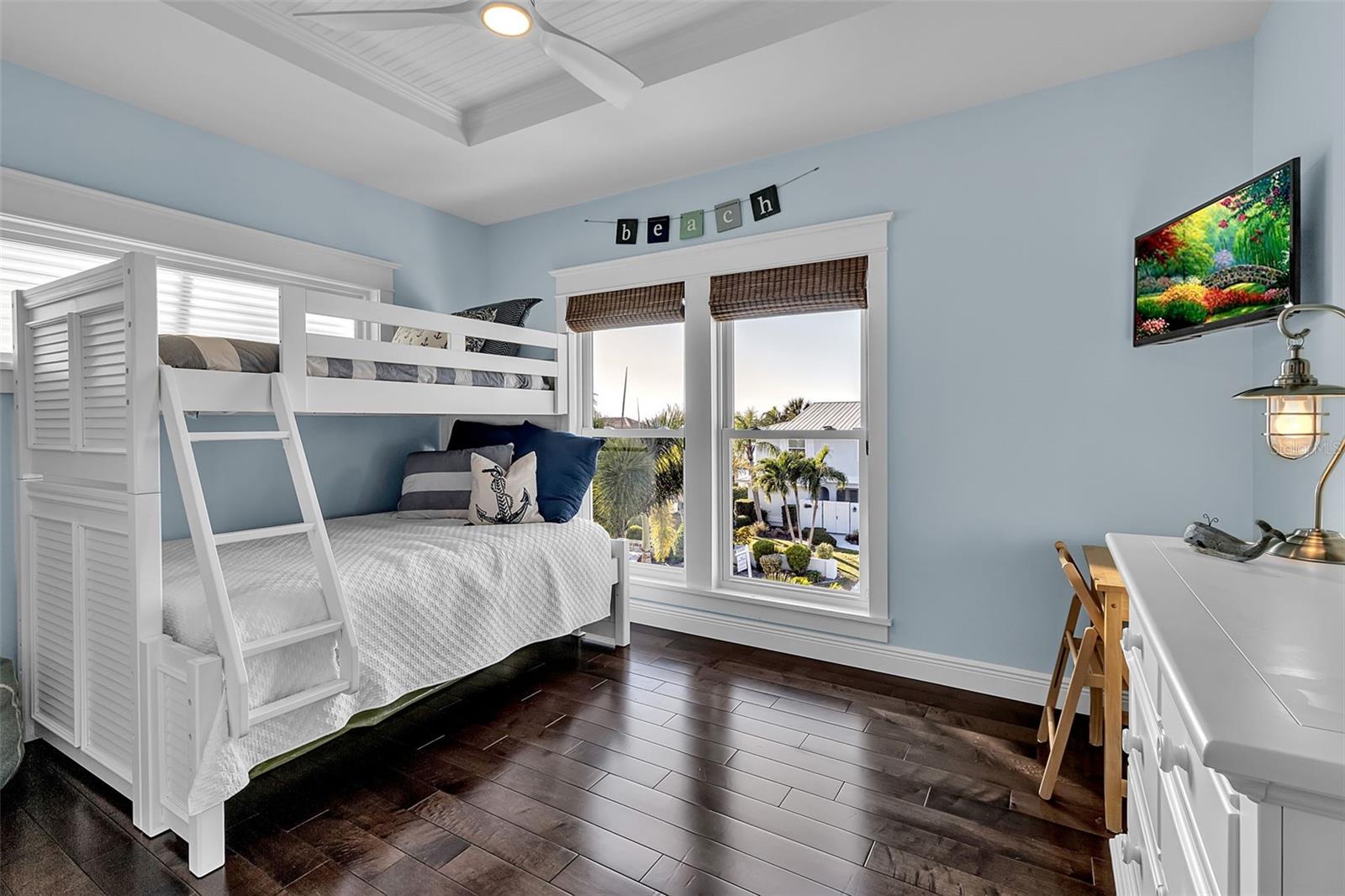 NORTH POINT HARBOUR UNIT THREE - Residential