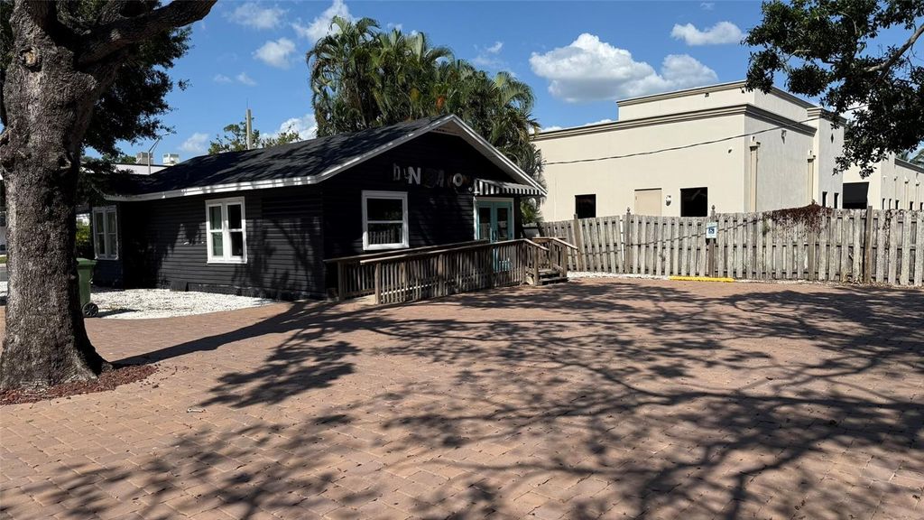 Photo of 2419 Manatee Avenue W, Bradenton, FL 34205 (MLS # A4665594)