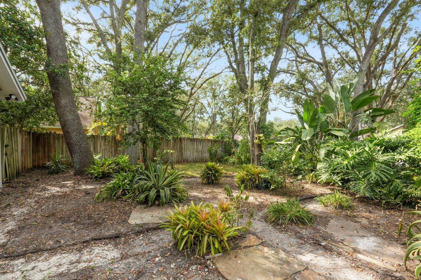 HIDDEN OAKS PH I - Residential