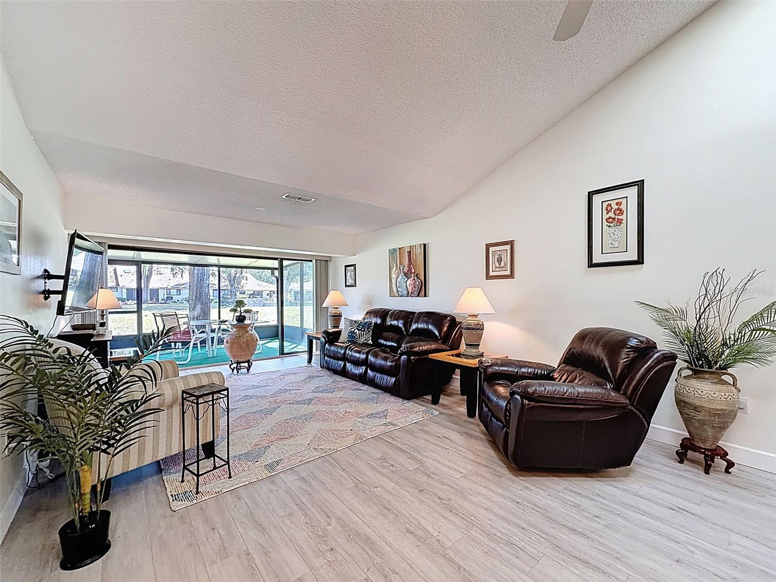 GOLF VIEW VILLAS CONDO 02 - Residential