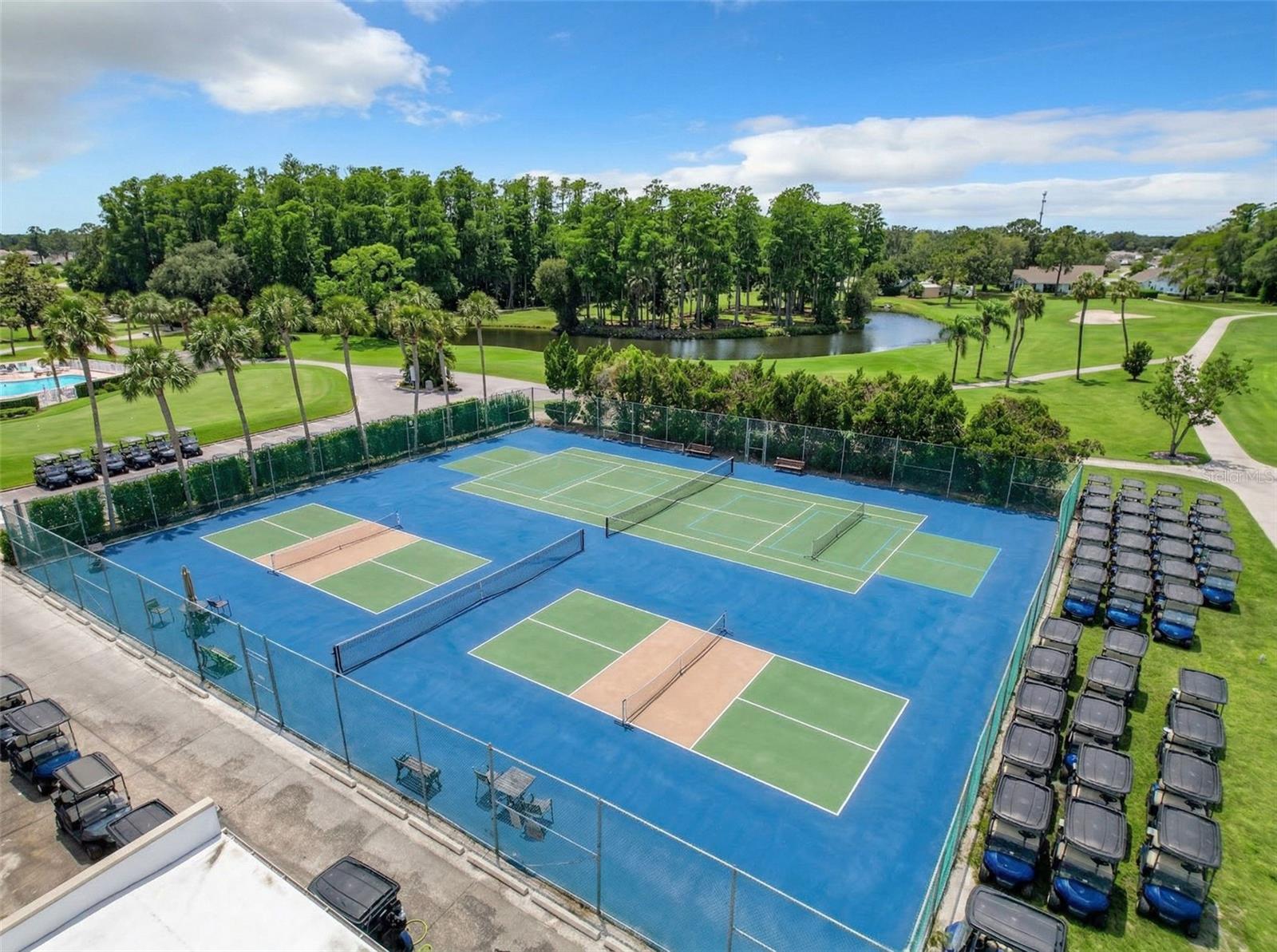 GOLF VIEW VILLAS CONDO 02 - Residential