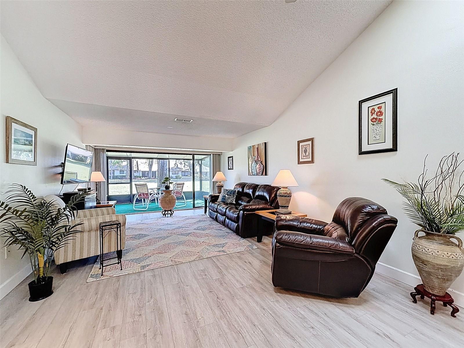 GOLF VIEW VILLAS CONDO 02 - Residential