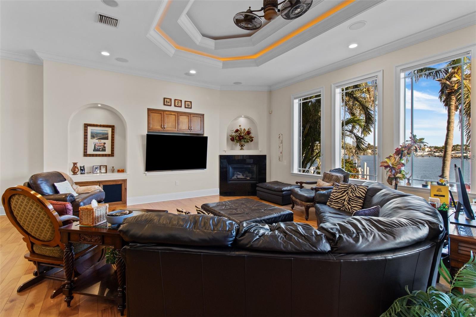 SOUTH CSWY ISLE YACHT CLUB ADD - Residential Lease