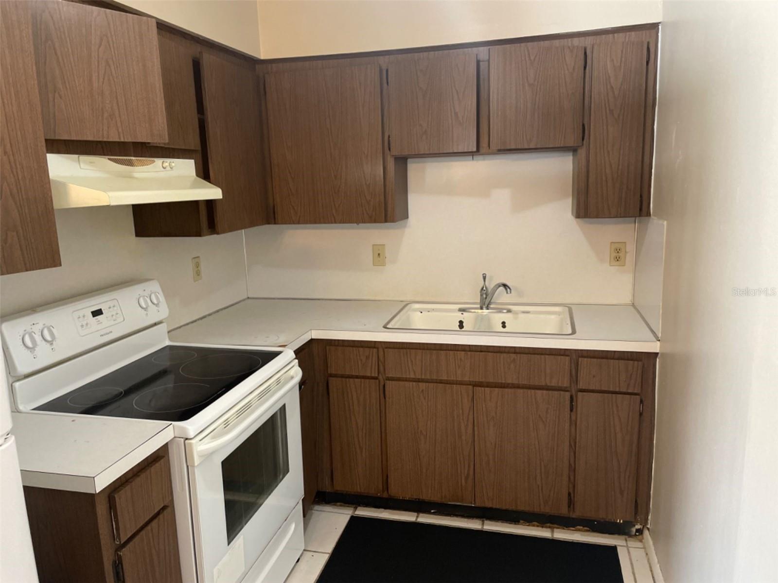EAGLE MANOR - Residential Lease