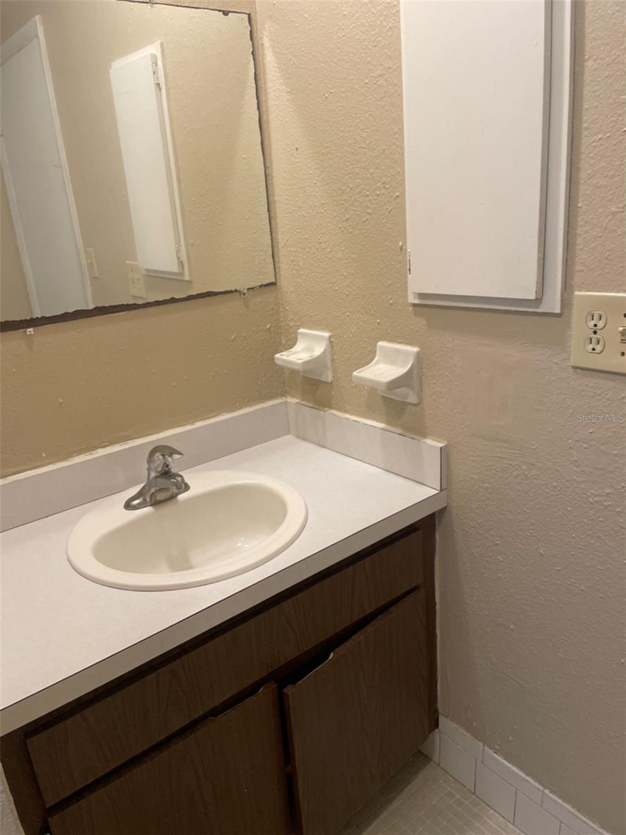 EAGLE MANOR - Residential Lease