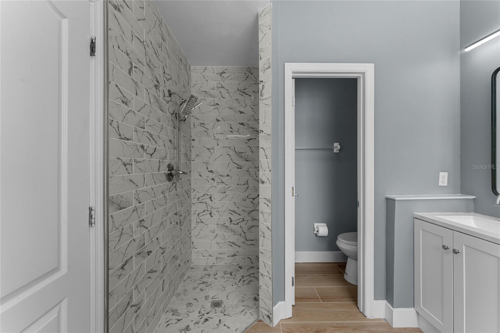 LAKE GRIFFIN ESTATES - Residential