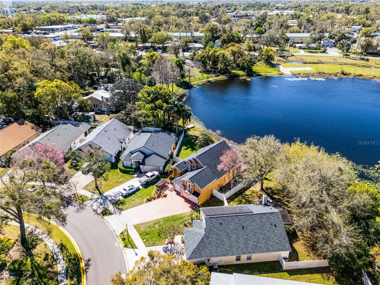 LAKE GRIFFIN ESTATES - Residential