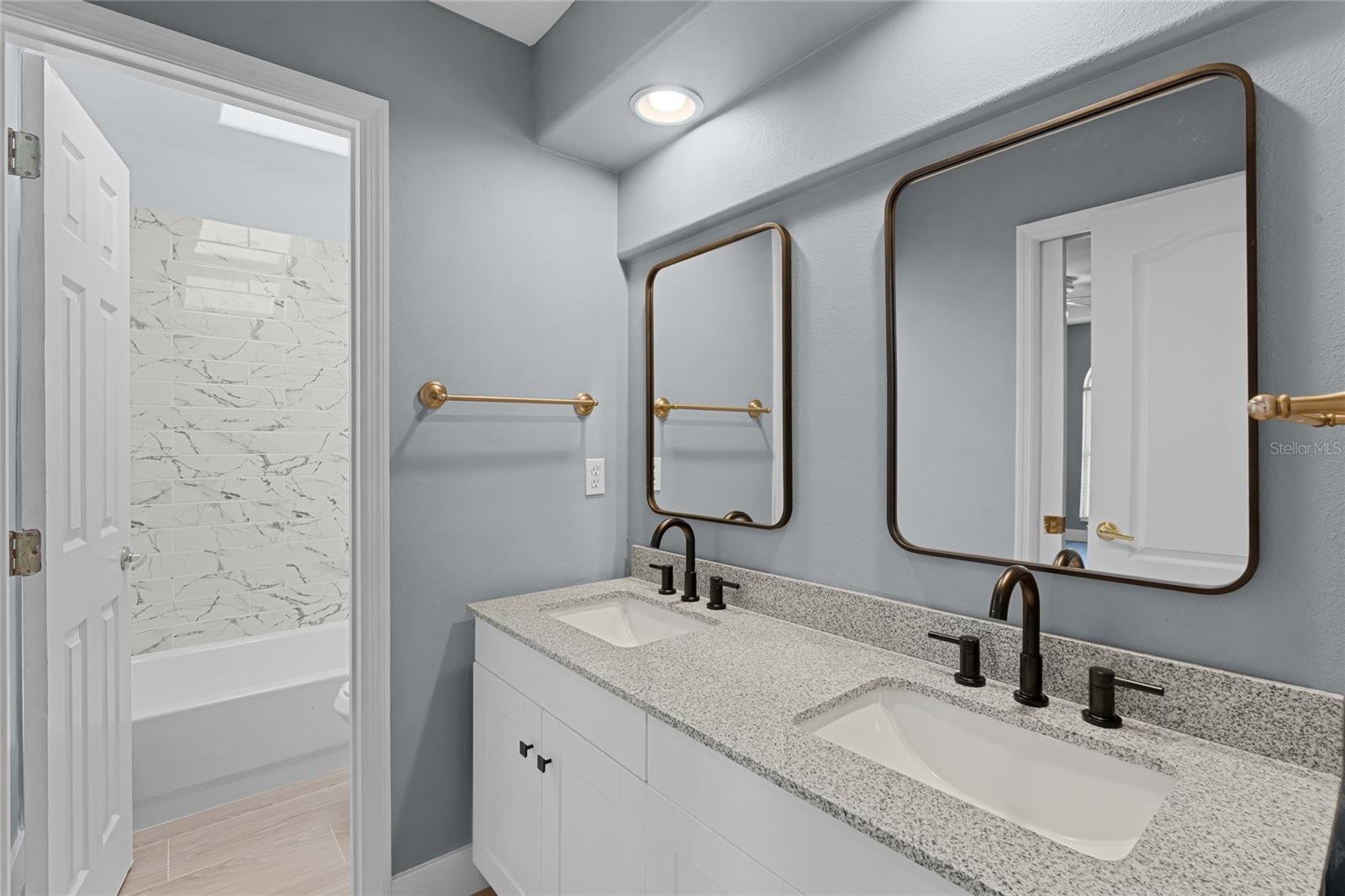 LAKE GRIFFIN ESTATES - Residential