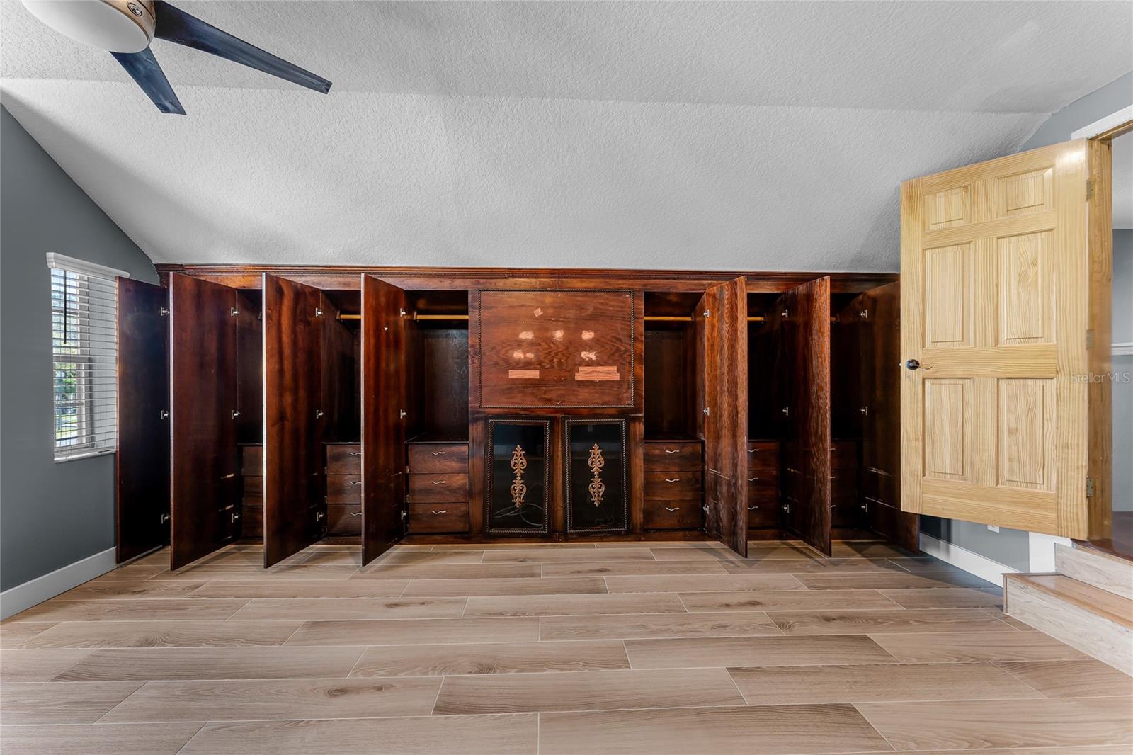 LAKE GRIFFIN ESTATES - Residential