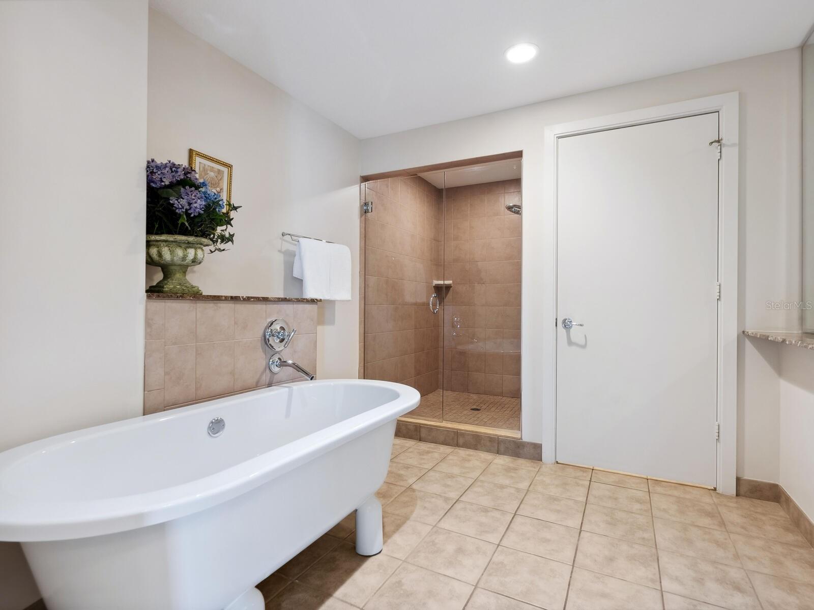 CRESCENT SIESTA KEY - Residential