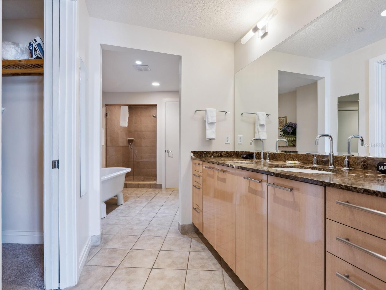 CRESCENT SIESTA KEY - Residential