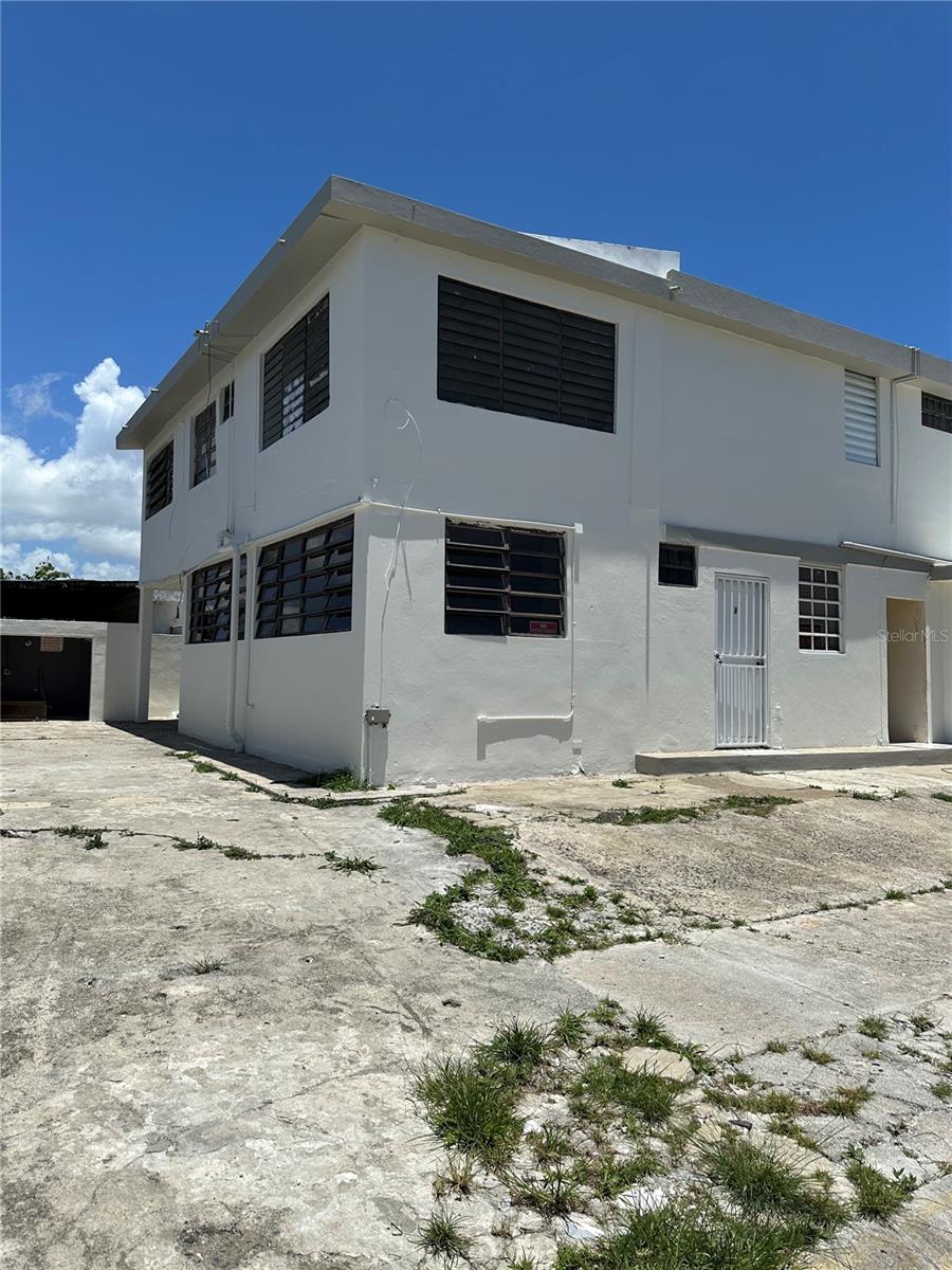 12 W LILLIAN STREET