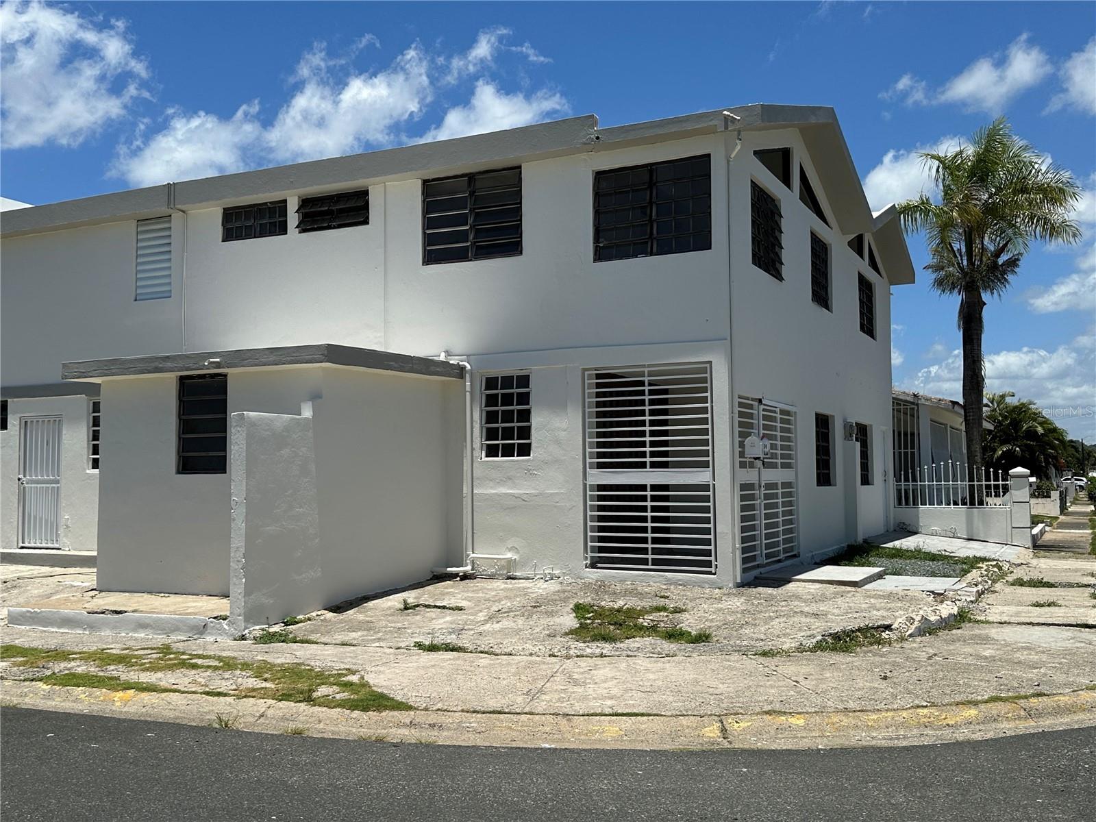 12 W LILLIAN STREET