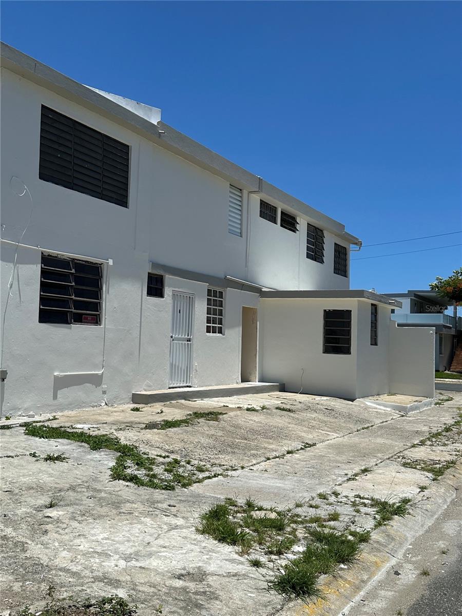 12 W LILLIAN STREET
