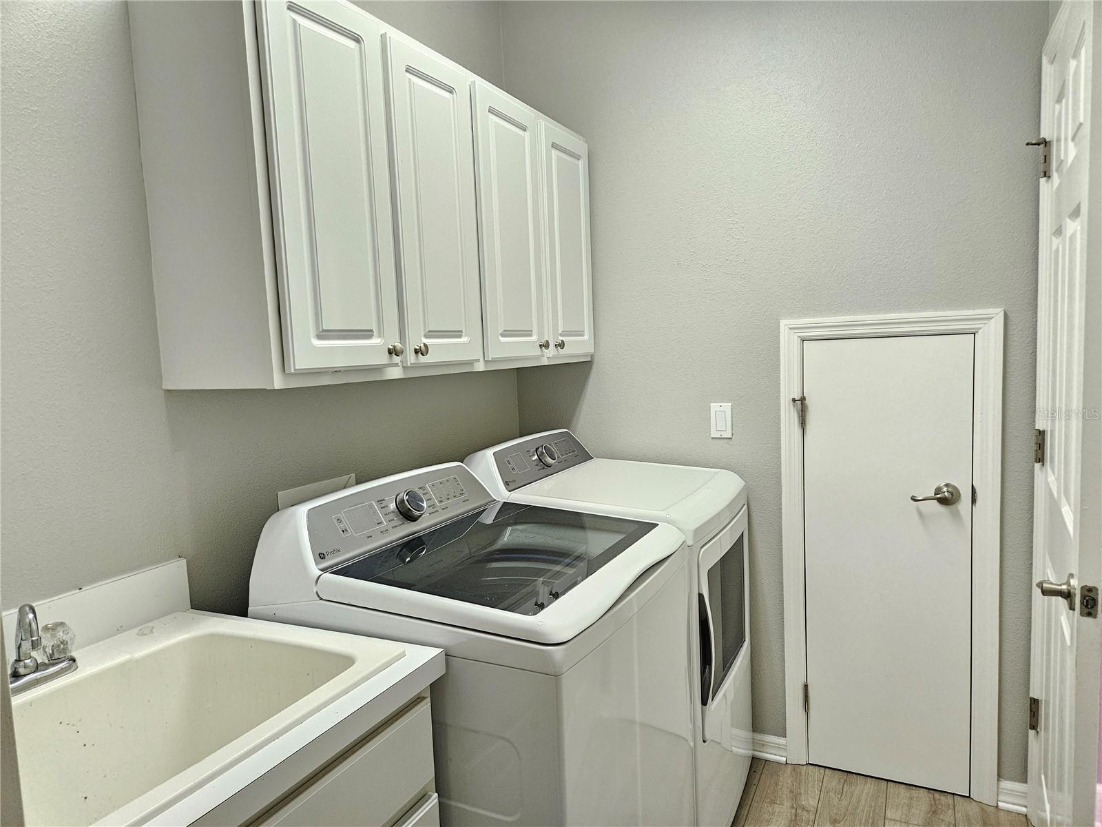 STONEYBROOK AT VENICE - Residential Lease