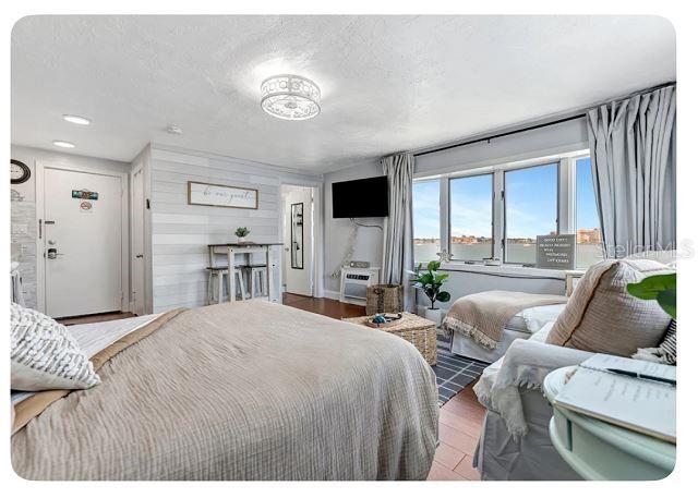 483 E SHORE DRIVE B4