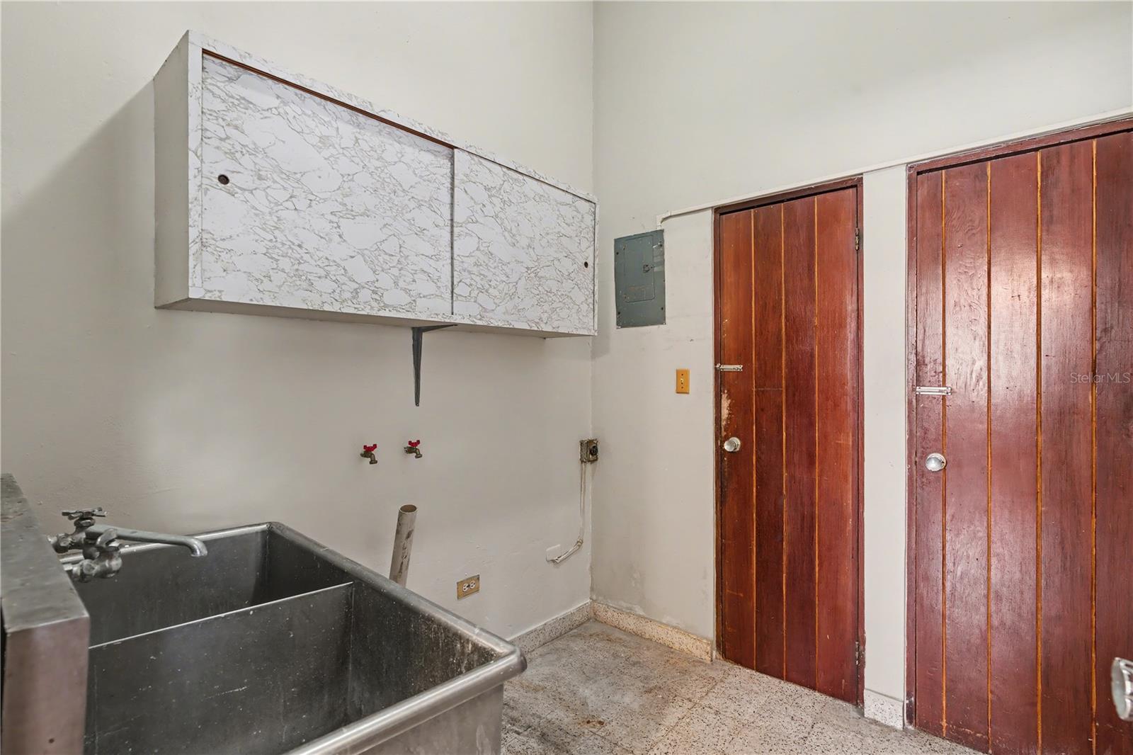 URB. LAS MADRES DEL SAGRADO CORAZON DE JESUS - Residential Income