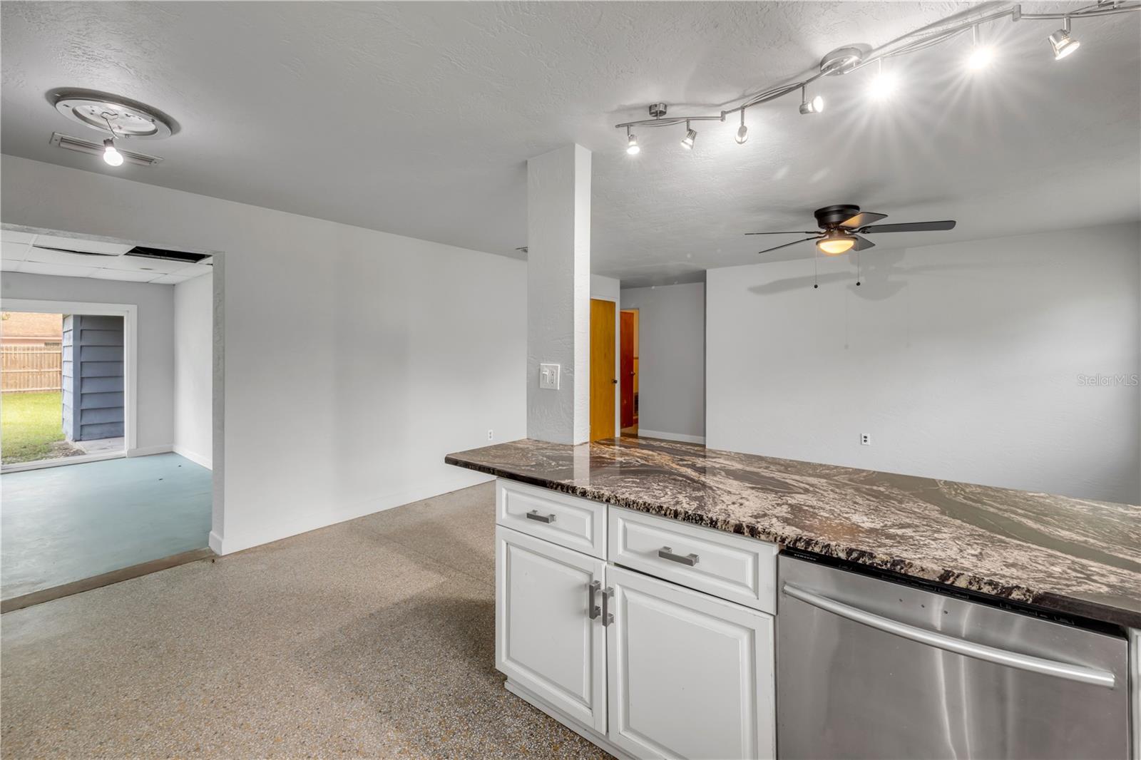 ELLISON HOMES ROYAL - Residential