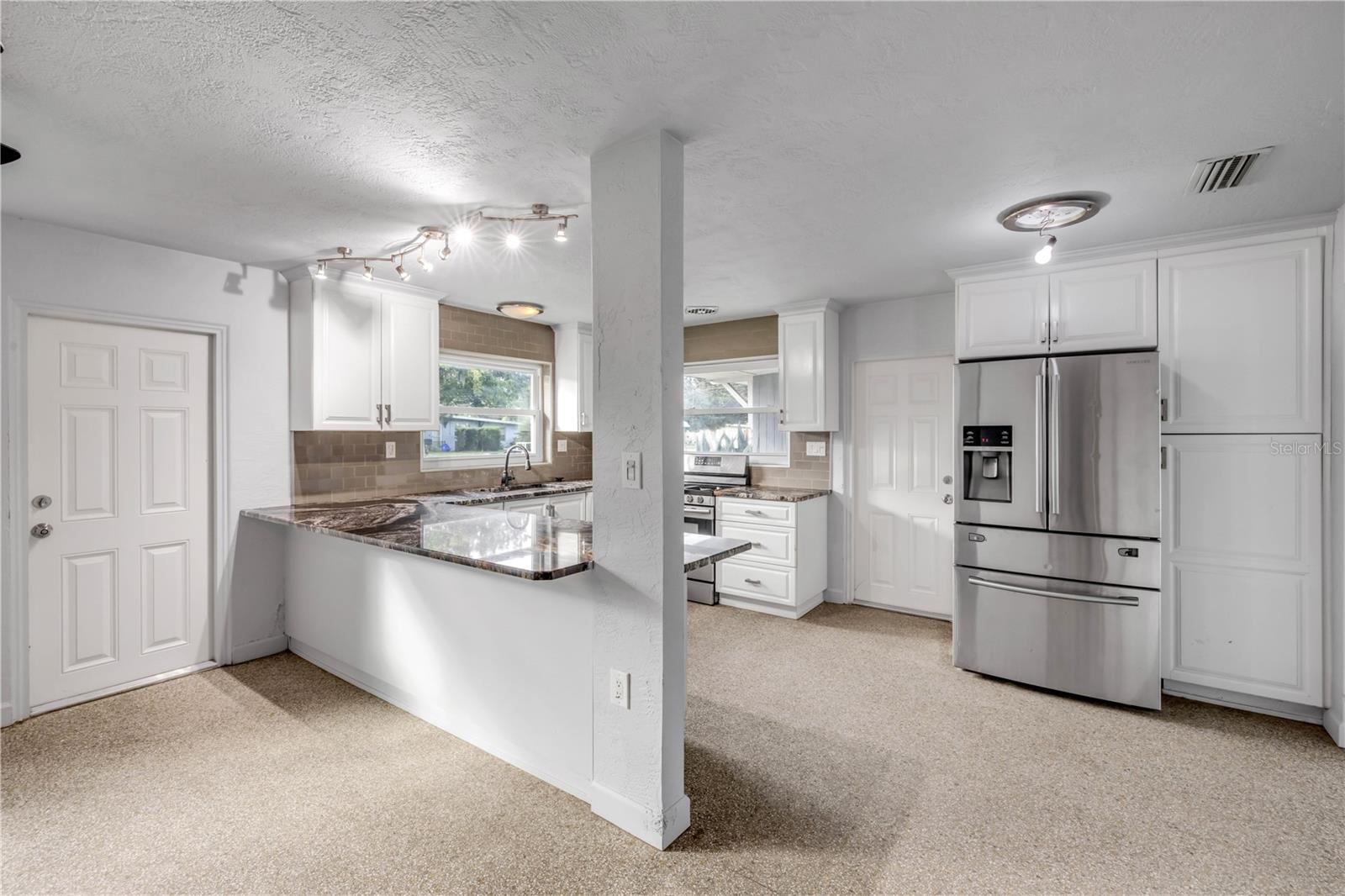 ELLISON HOMES ROYAL - Residential