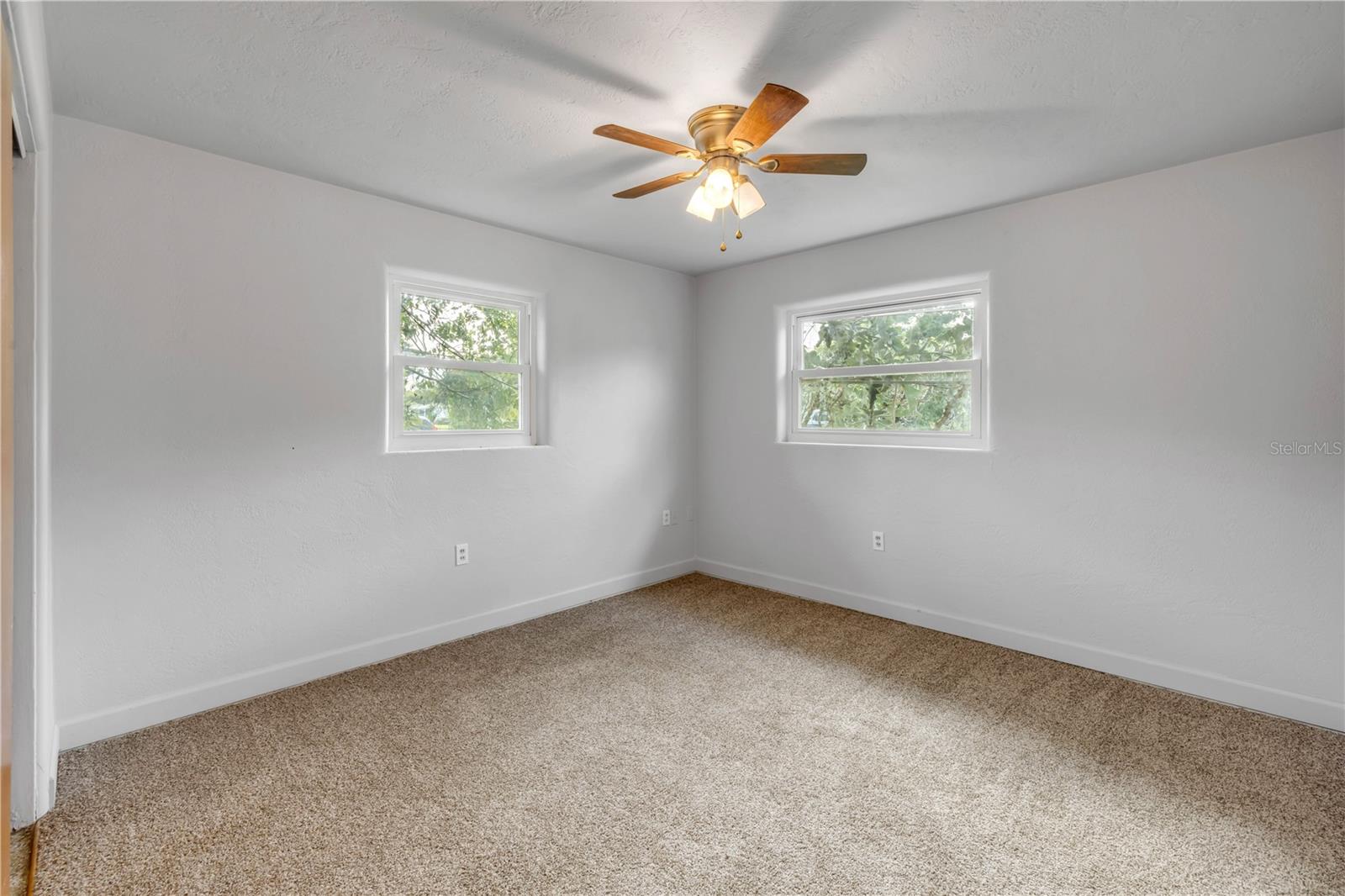 ELLISON HOMES ROYAL - Residential